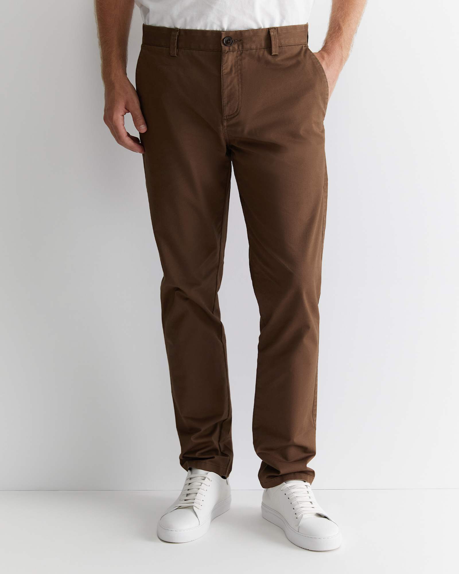 Smith Tapered Chinos in BROWN