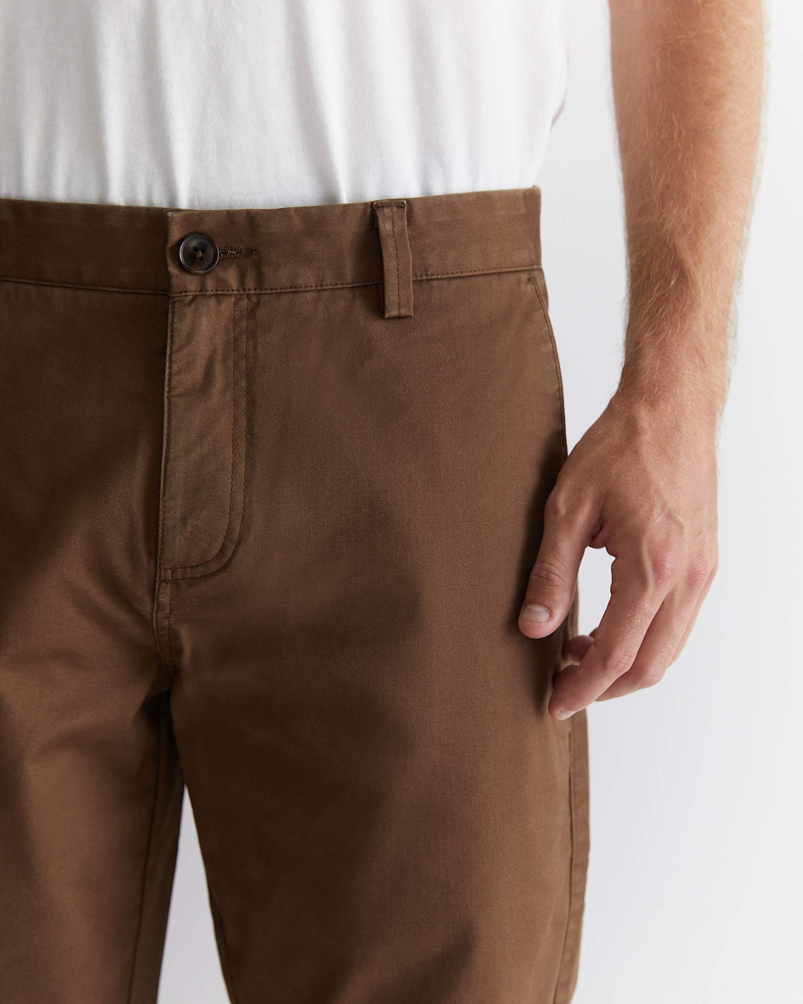 Smith Tapered Chinos in BROWN