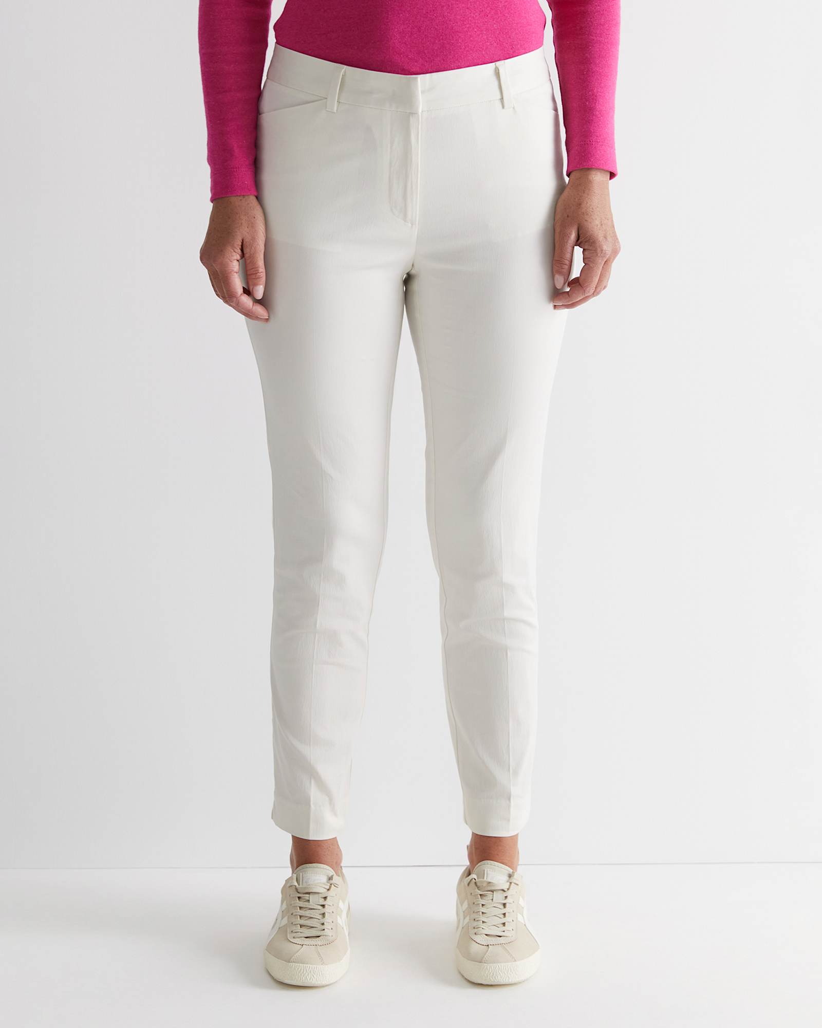 Evie Capri Pant in MILK