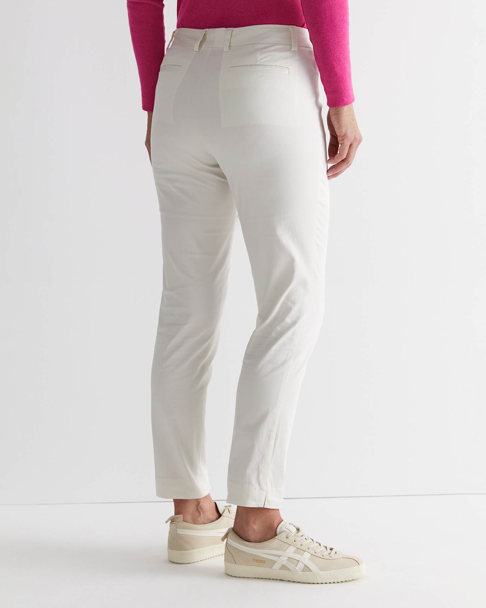 Evie Capri Pant in MILK