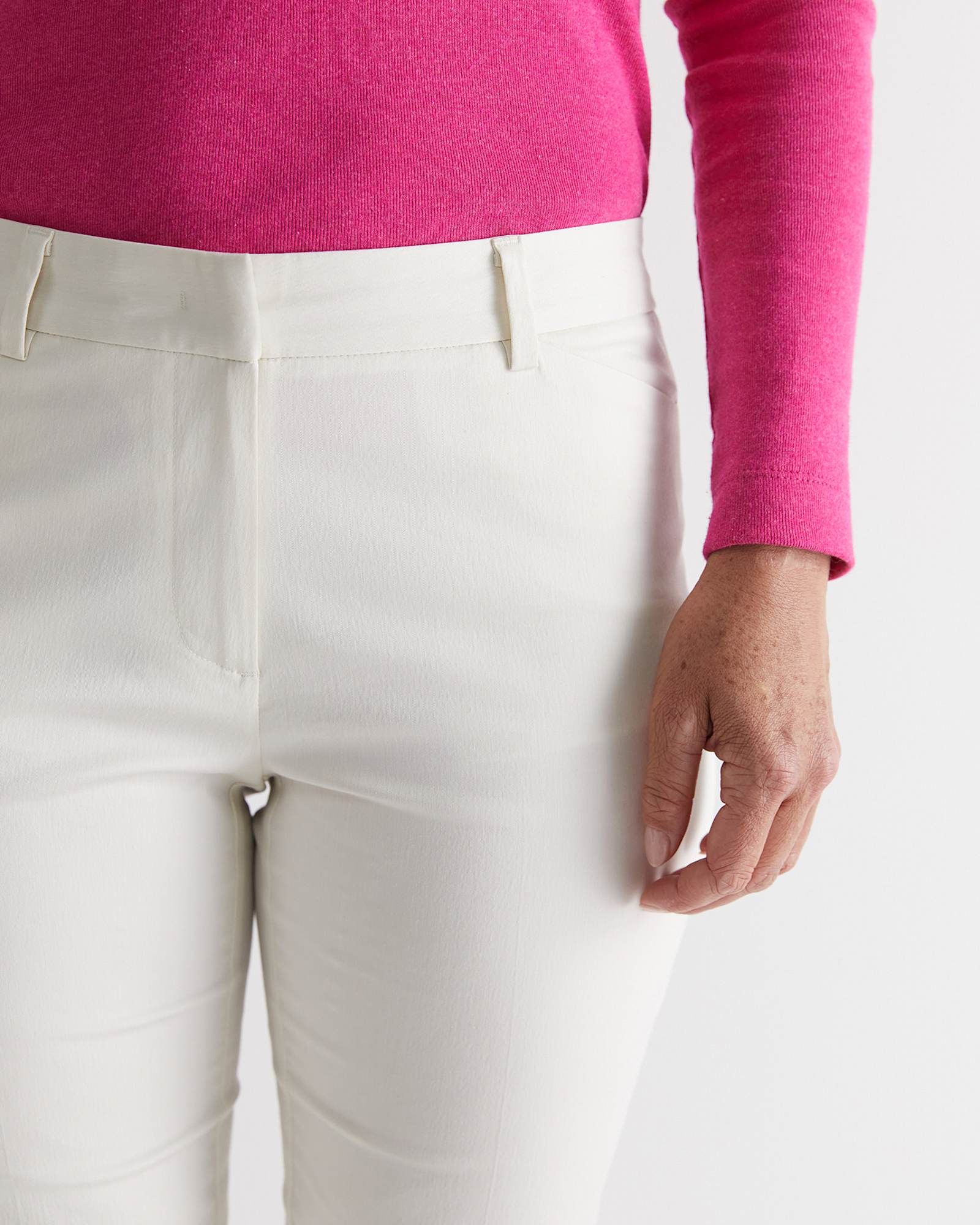 Evie Capri Pant in MILK