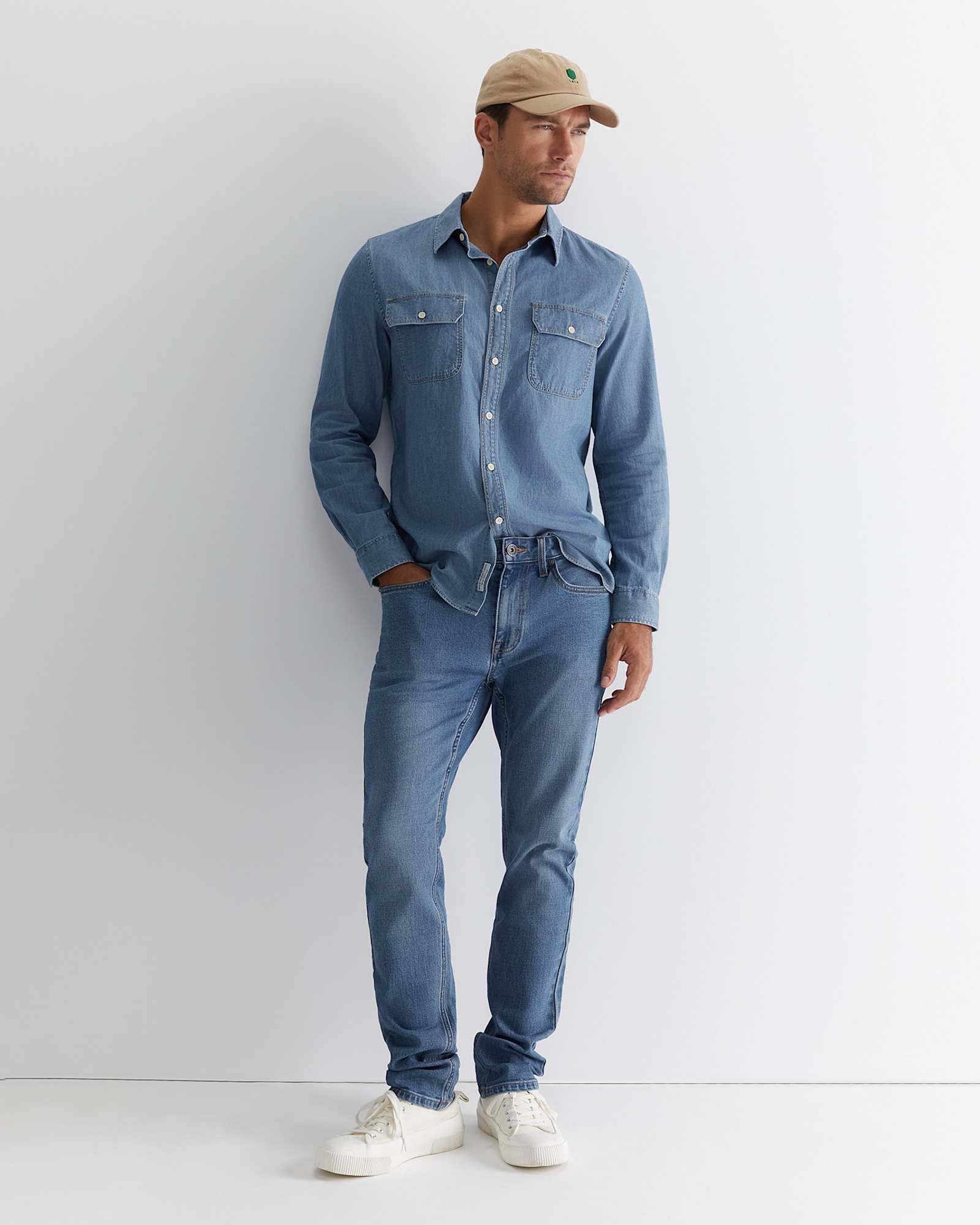 Jackson Slim Jean in LIGHT BLUE WASH