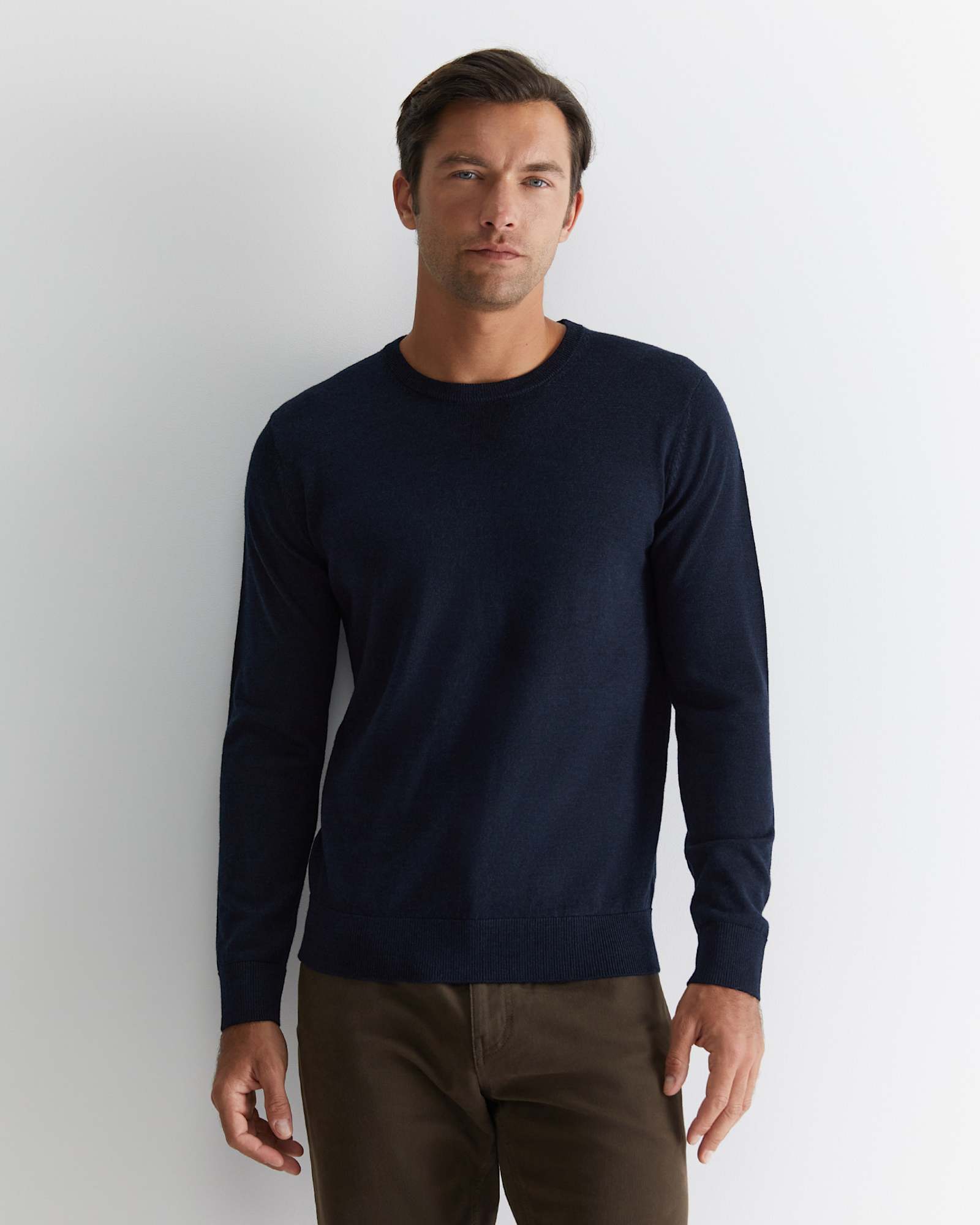 Merino Crew Neck Knit in NAVY