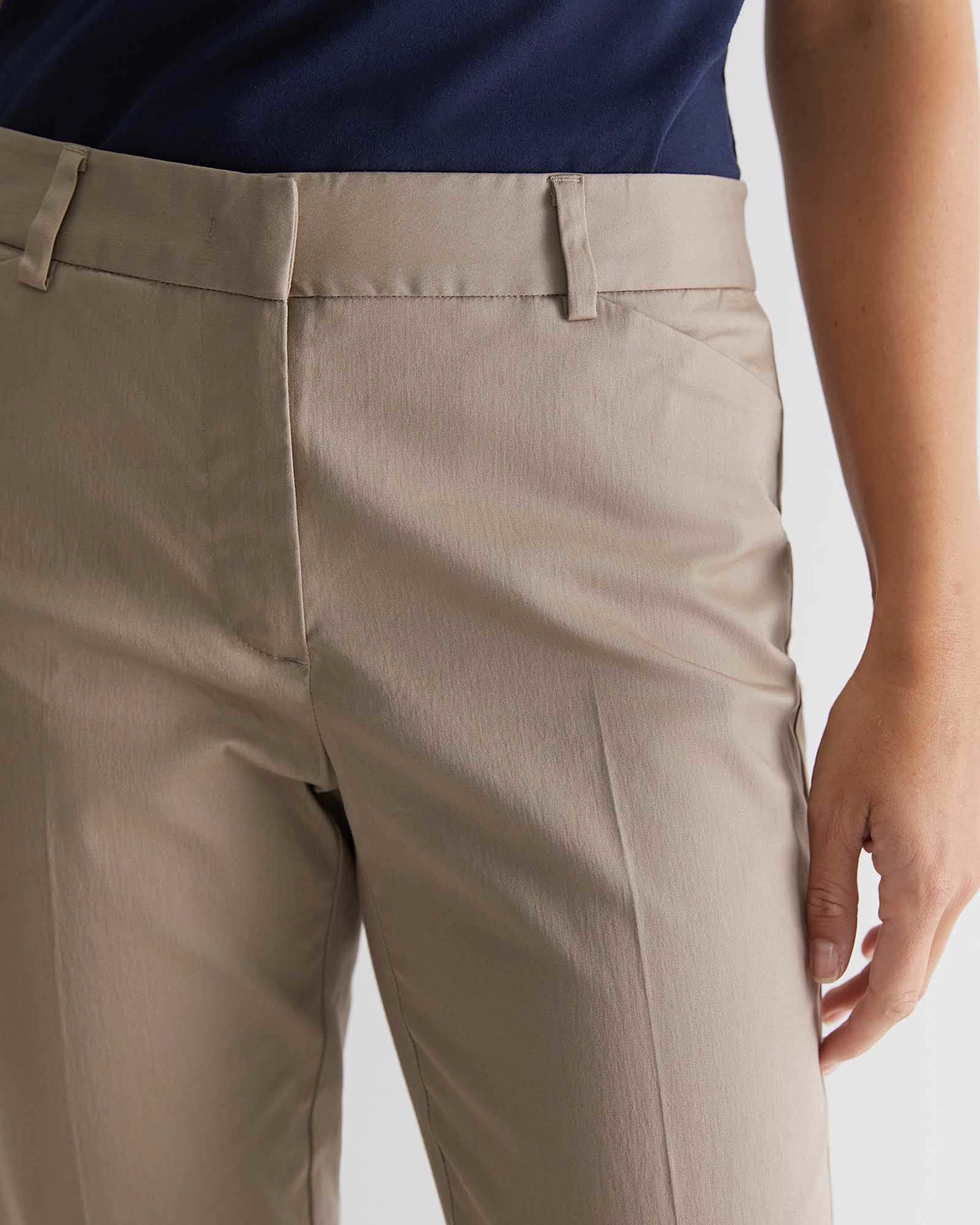 Evie Capri Pant in CAPPUCCINO