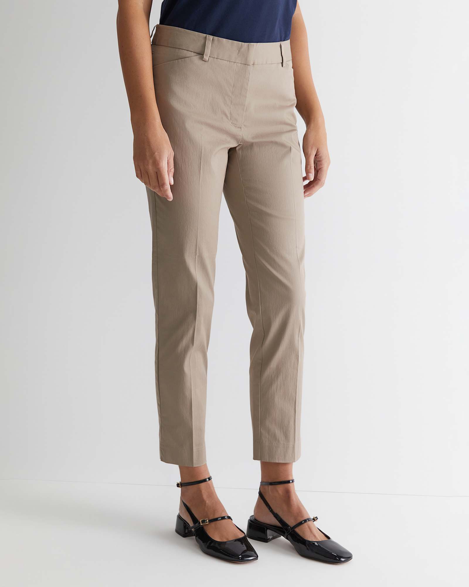 Evie Capri Pant in CAPPUCCINO