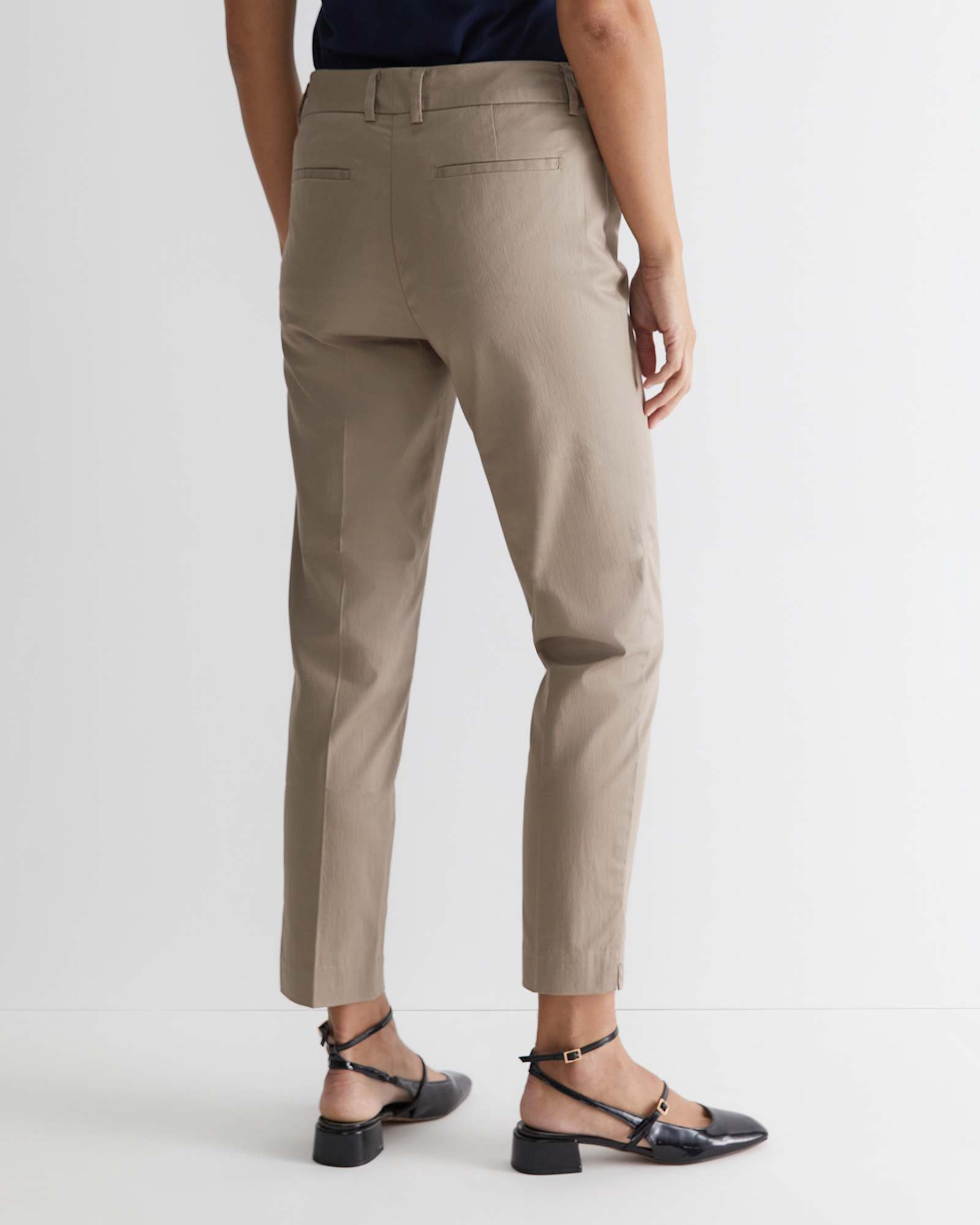 Evie Capri Pant in CAPPUCCINO
