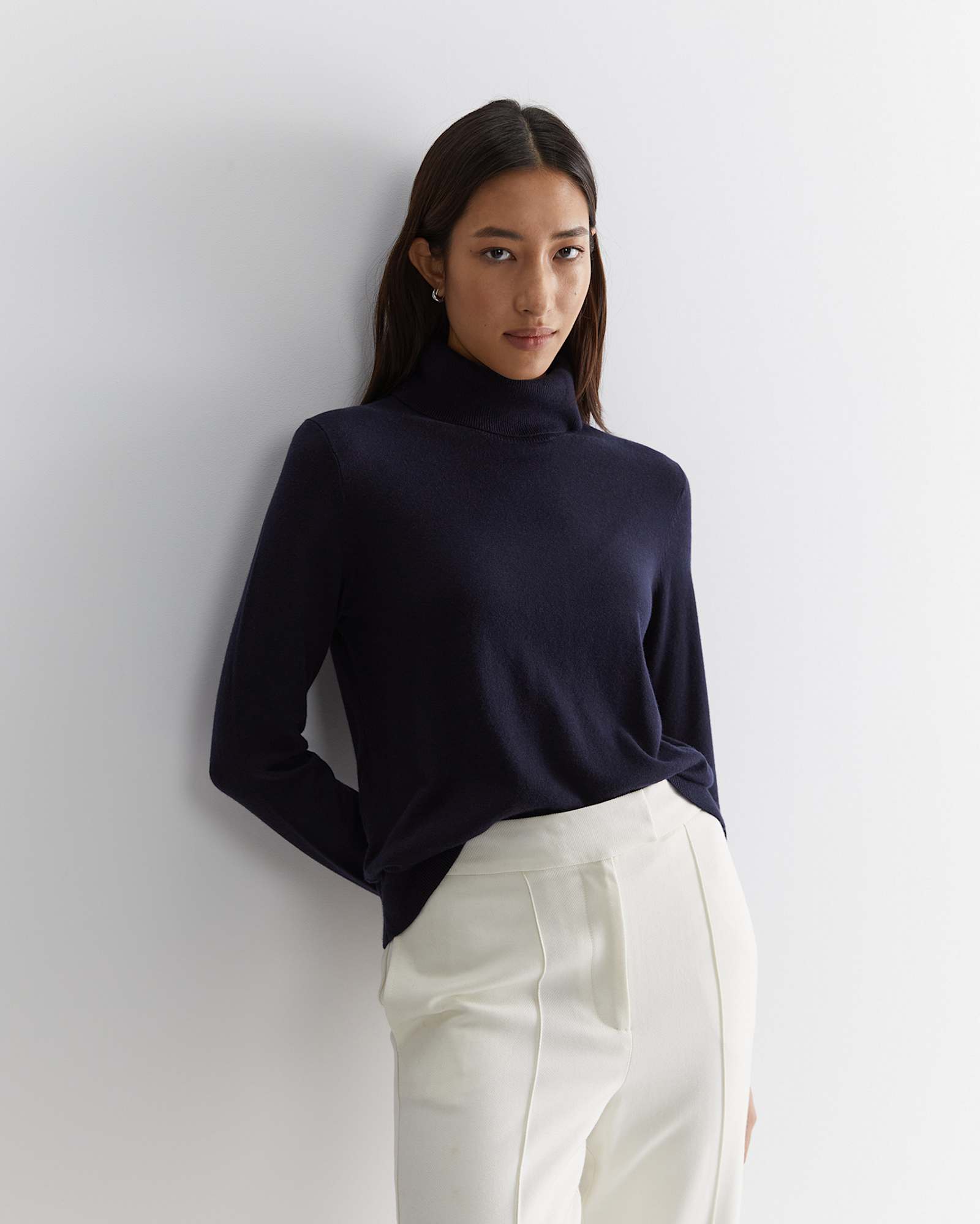 Laurina Turtleneck in NAVY