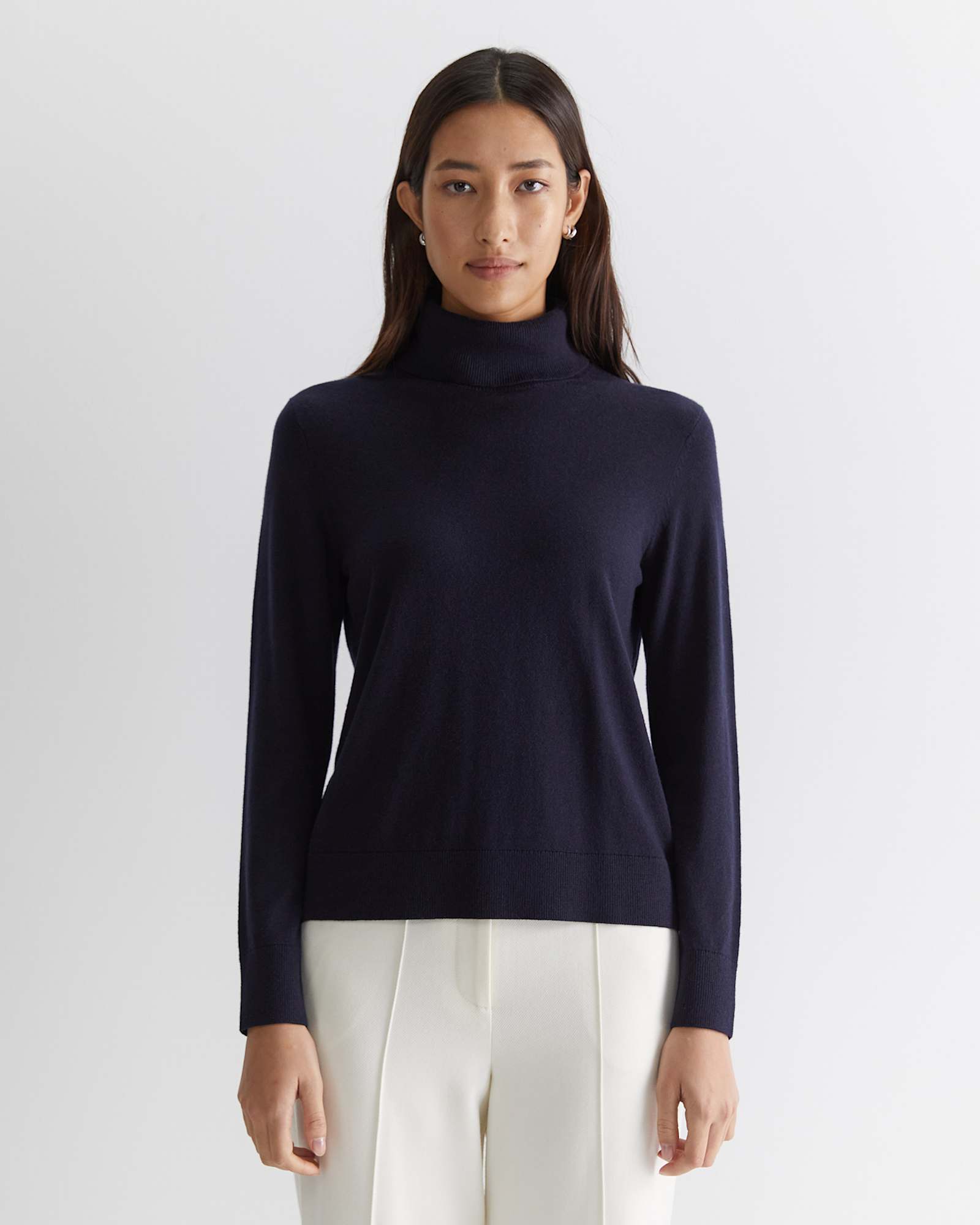 Laurina Turtleneck in NAVY