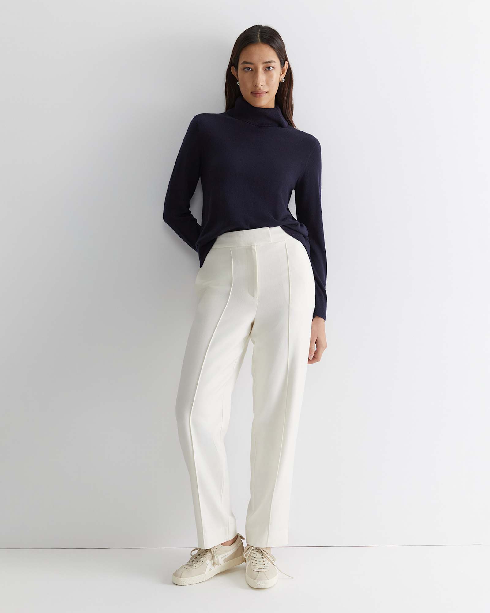 Laurina Turtleneck in NAVY