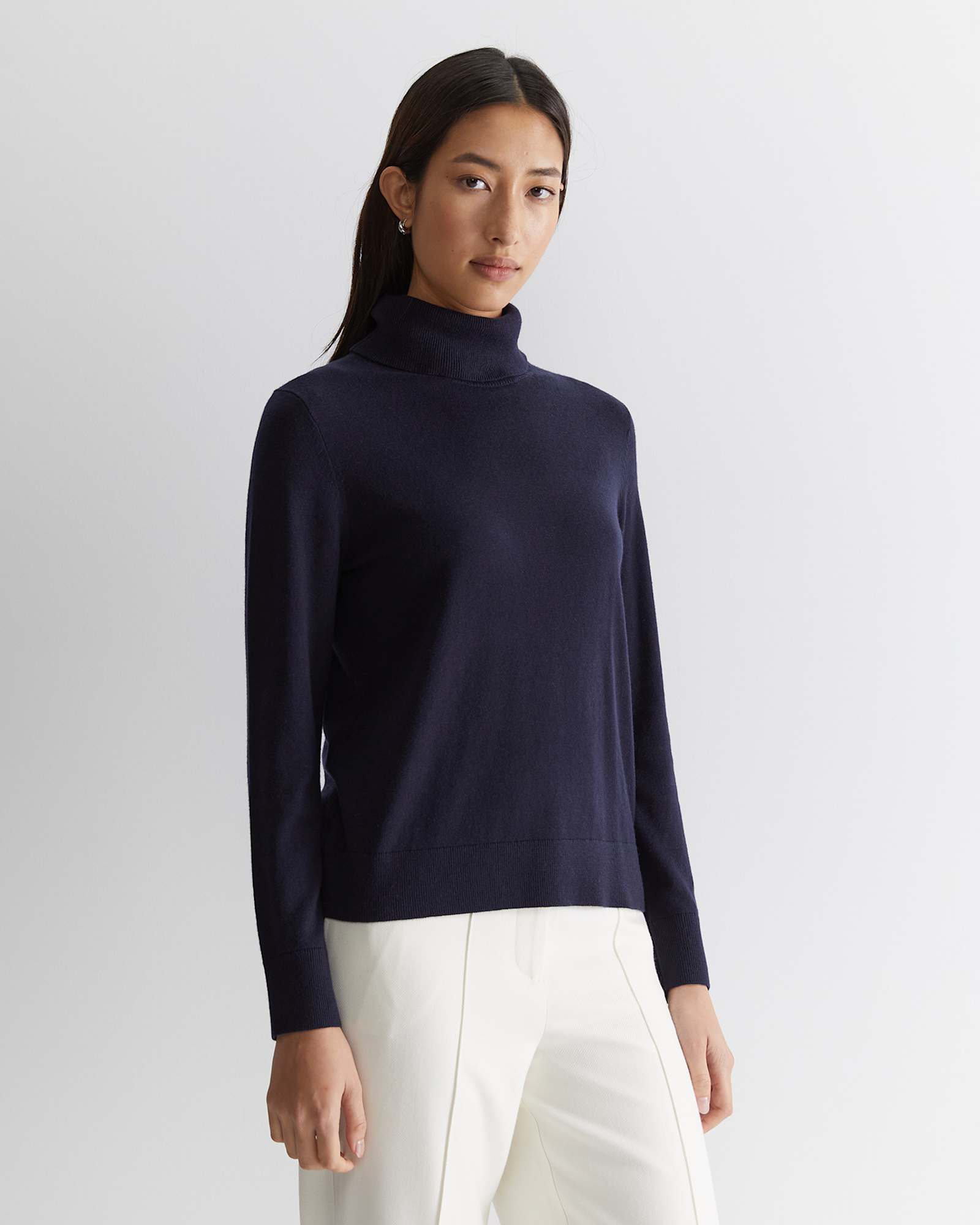 Laurina Turtleneck in NAVY