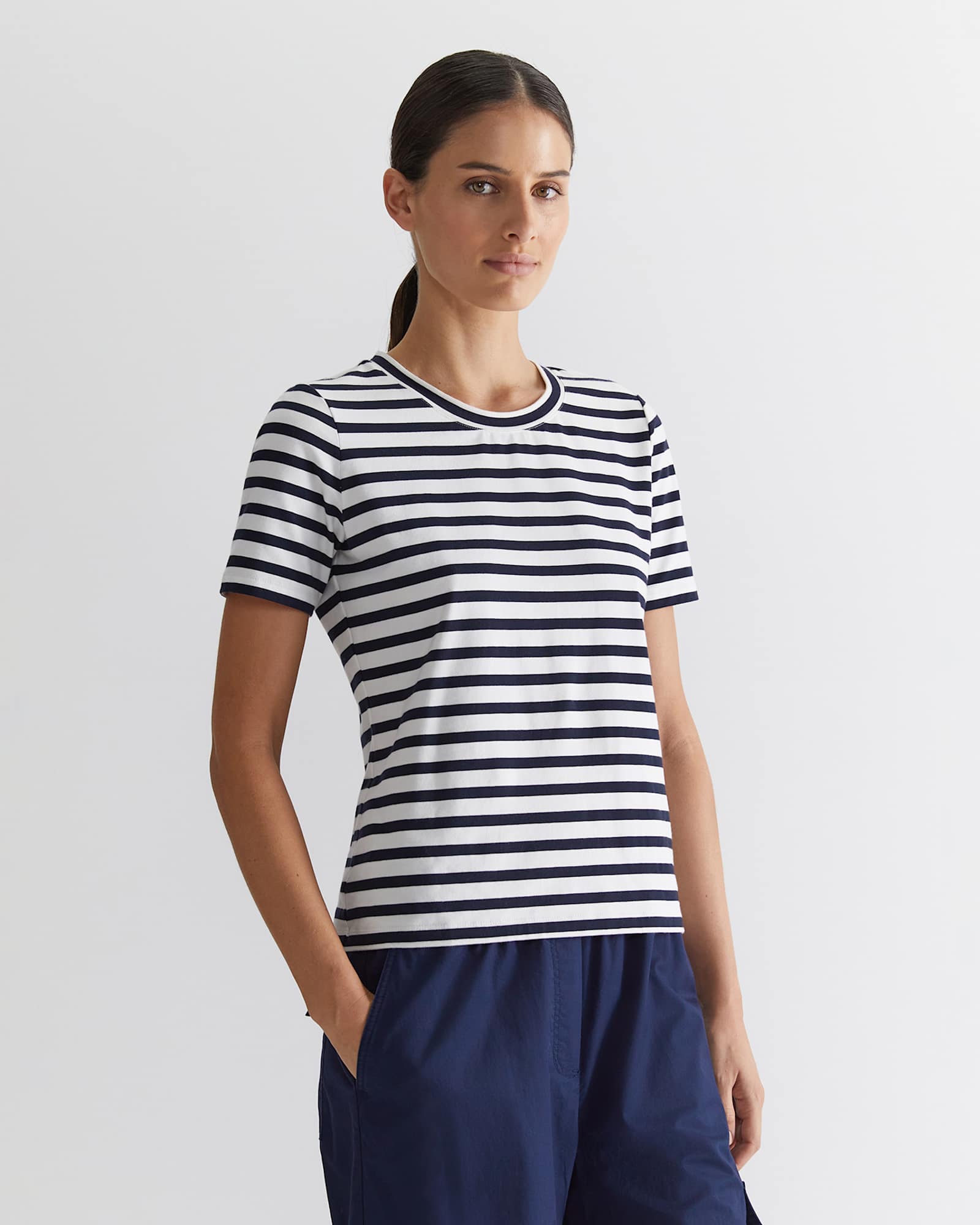 The Perfect T-Shirt in NAVY/WHITE