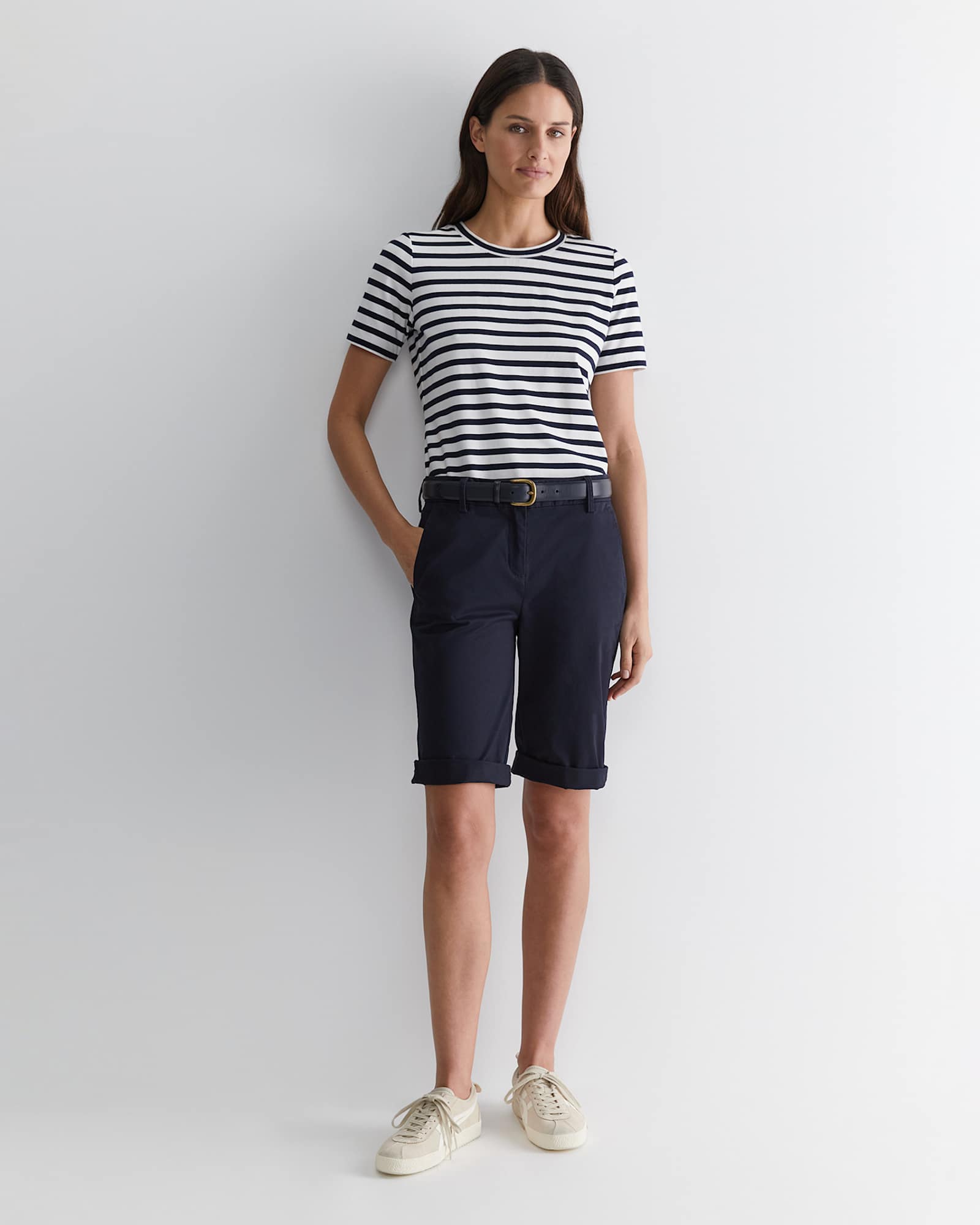 Laura Chino Short in CLASSIC NAVY
