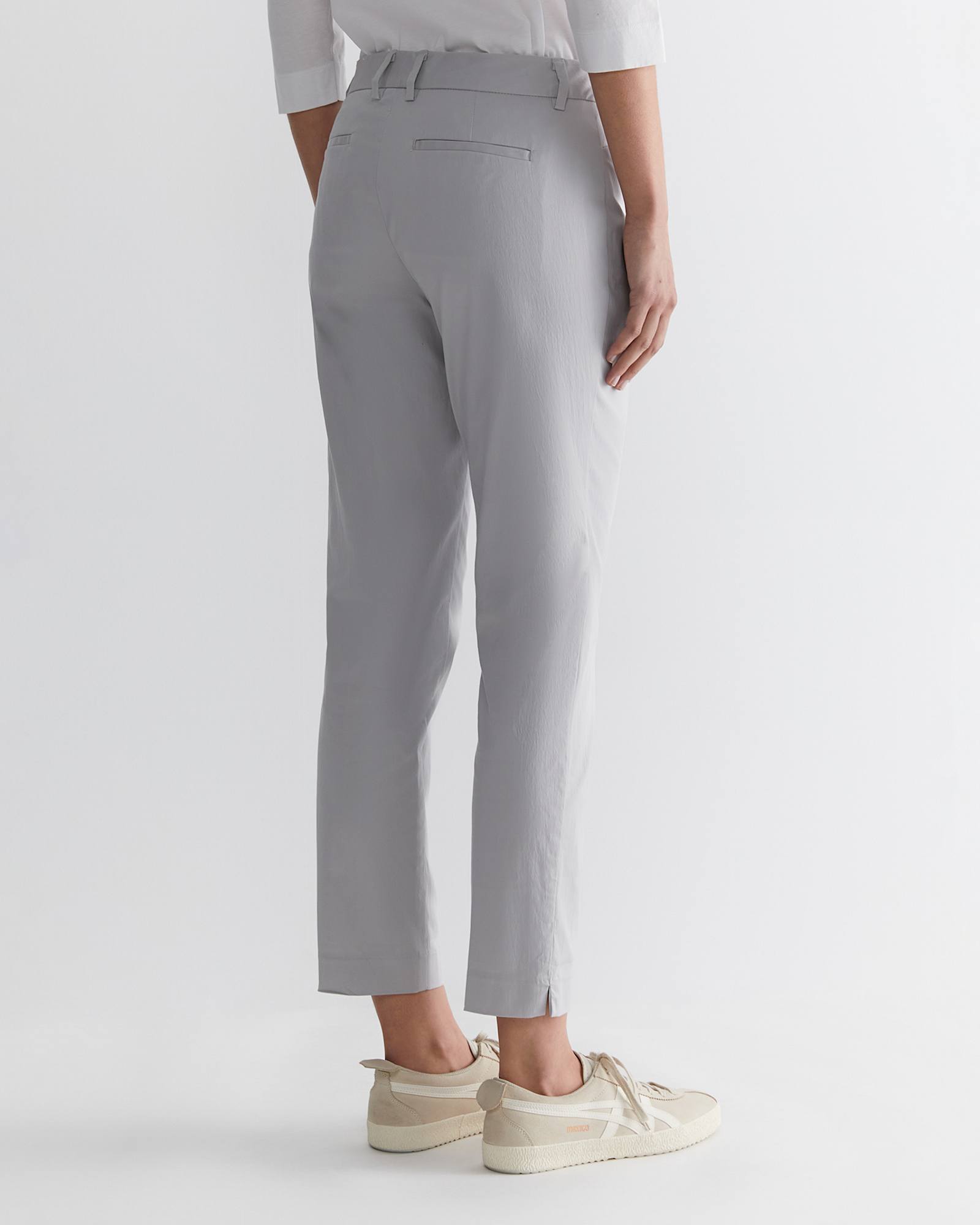 Evie Capri Pant in SILVER