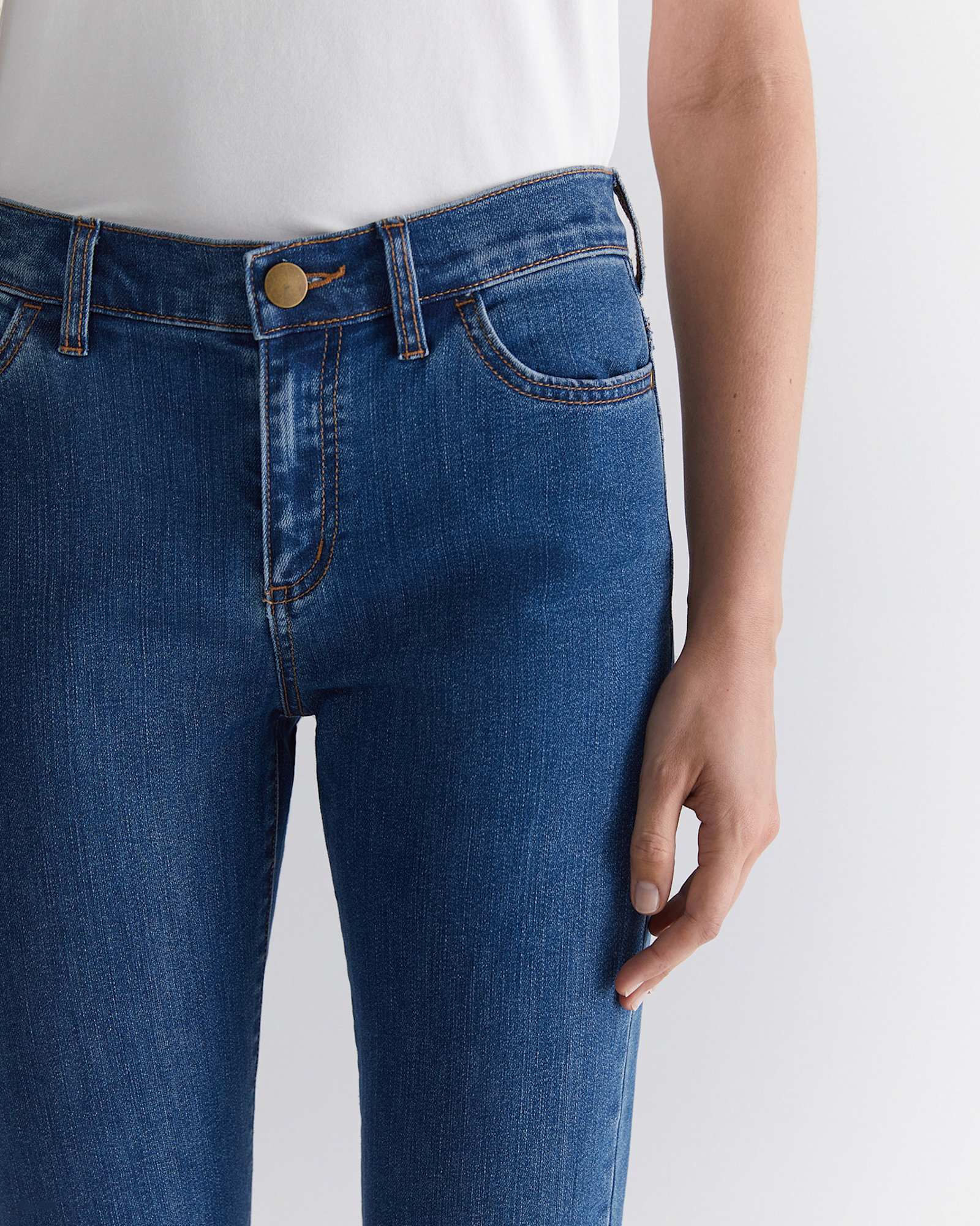 Simone Straight Jean in BLUE WASH