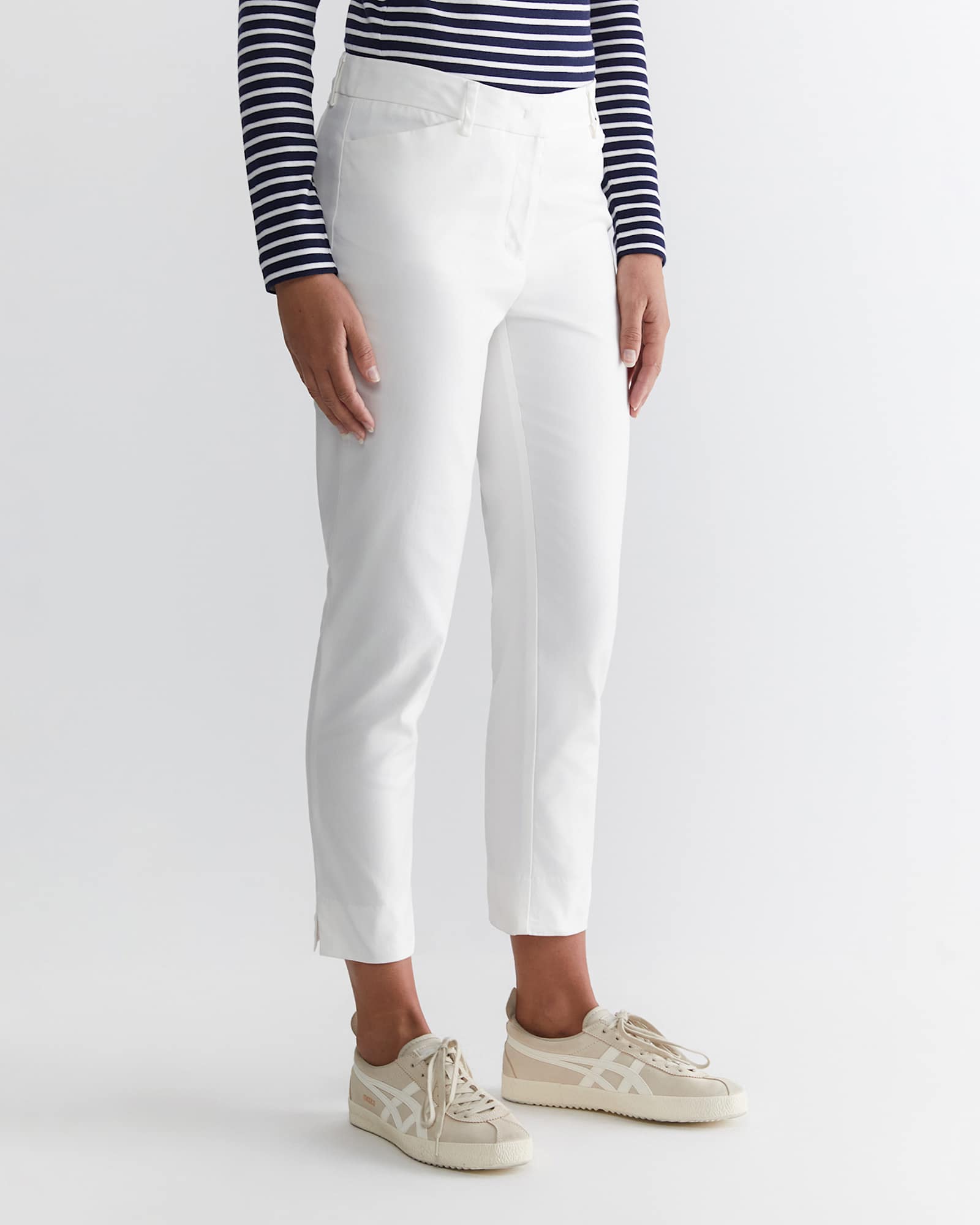 Venus Capri Pant in WHITE