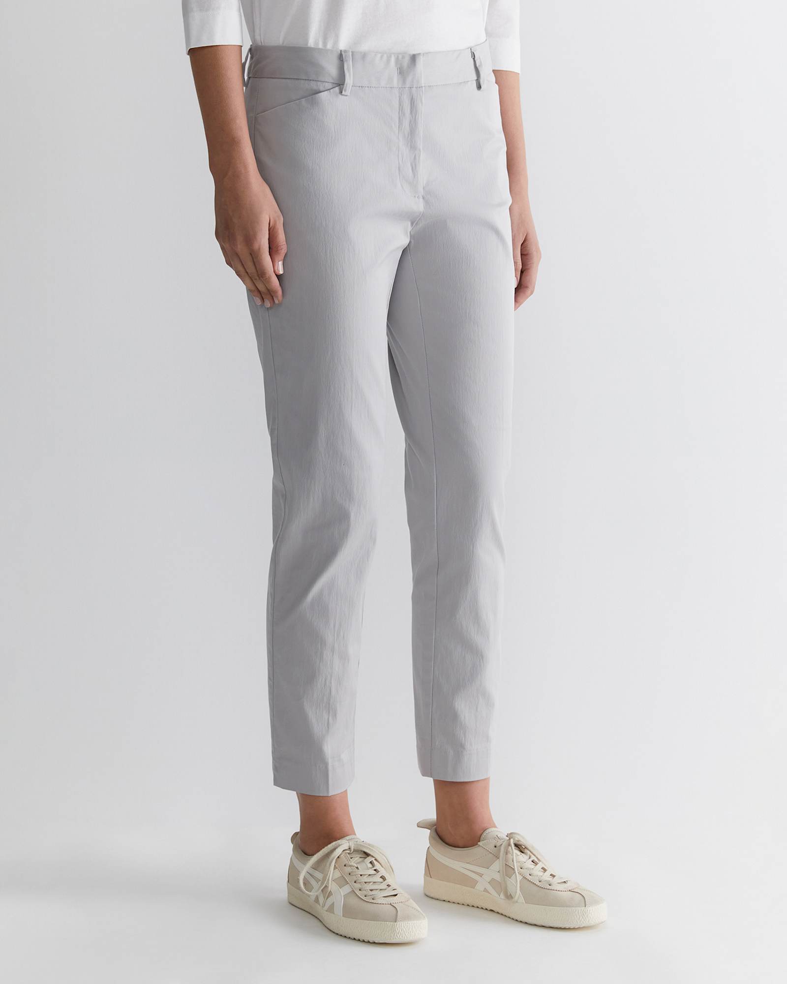 Evie Capri Pant in SILVER