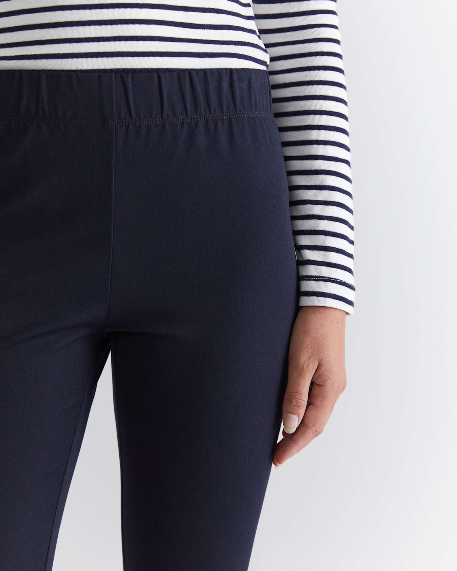 Felicity Pull On Pant in NAVY