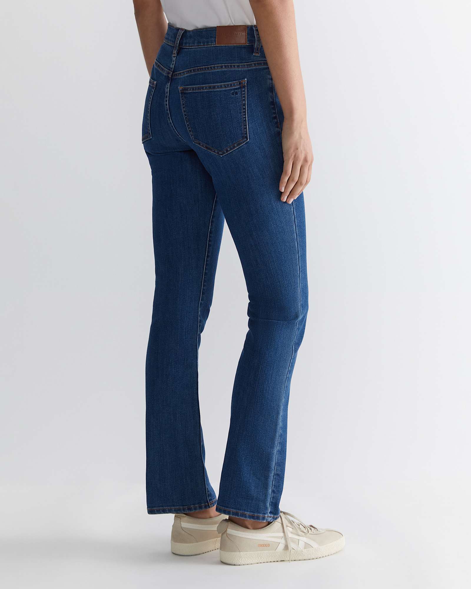 Simone Straight Jean in BLUE WASH