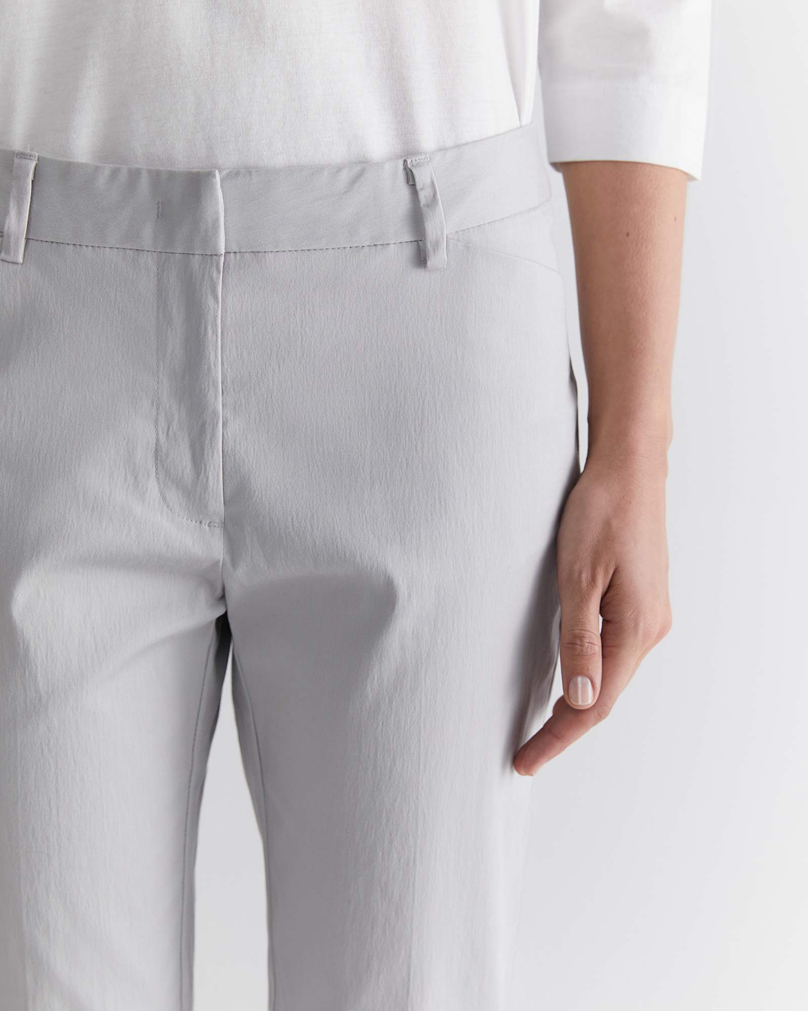 Evie Capri Pant in SILVER