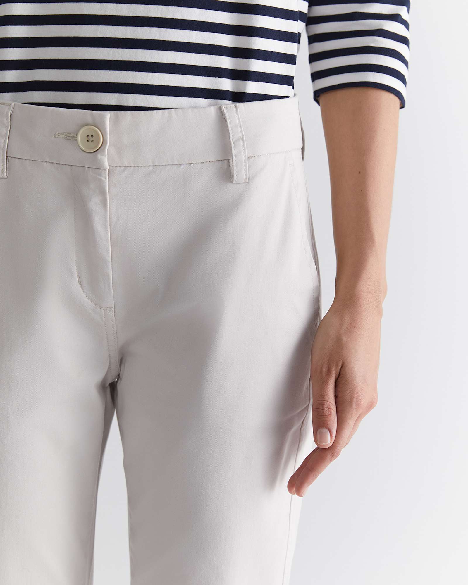 Laura Relaxed Chino in BONE