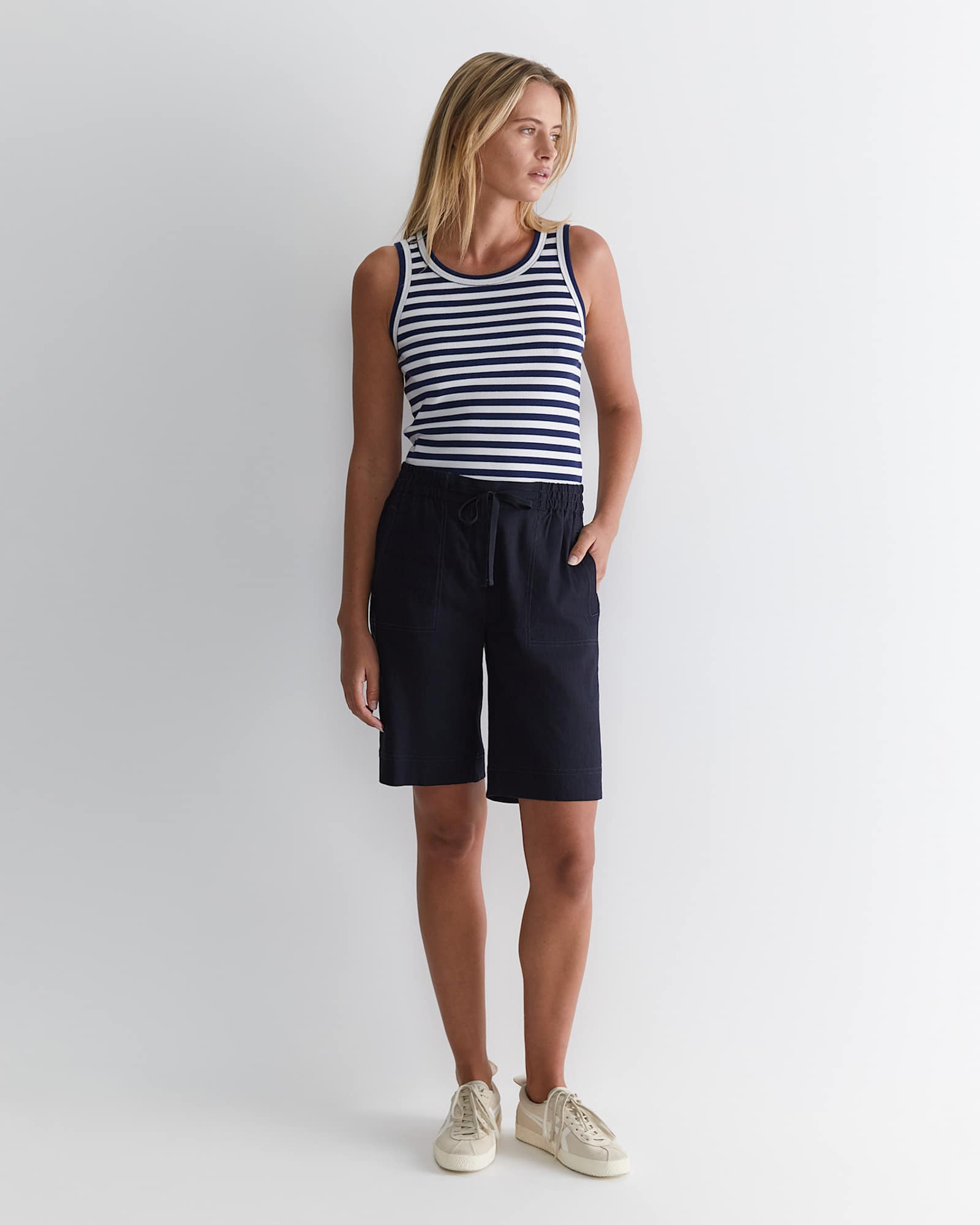 Rosa Linen Short in CLASSIC NAVY