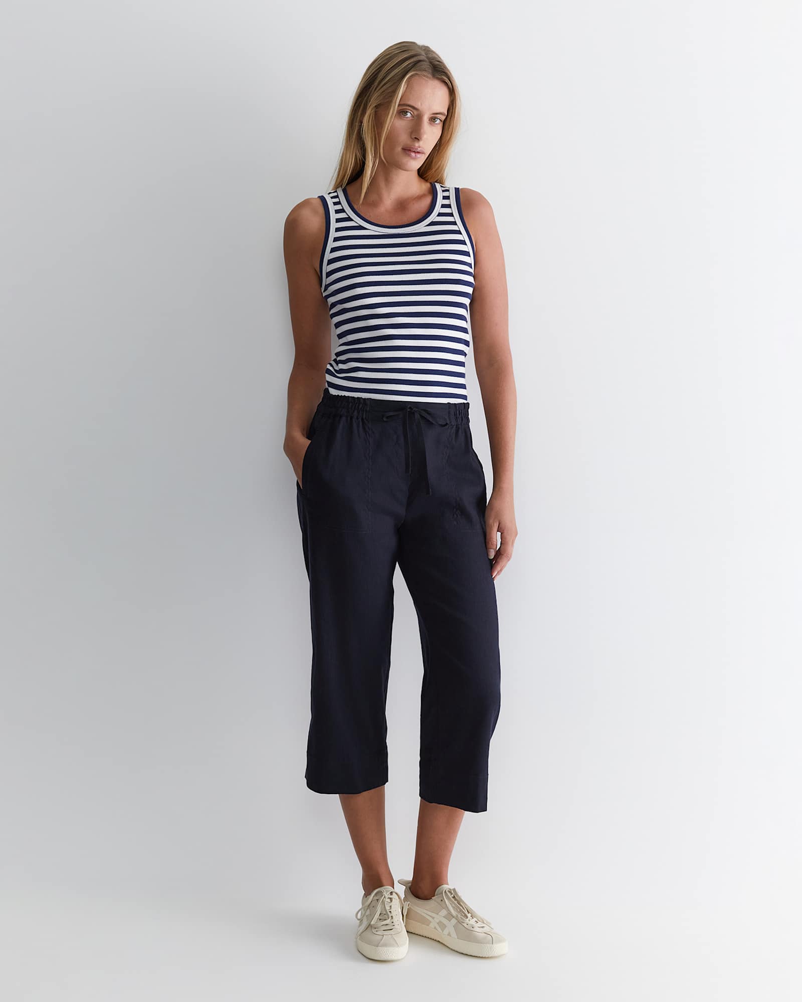 Rosa Crop Linen Pant in CLASSIC NAVY