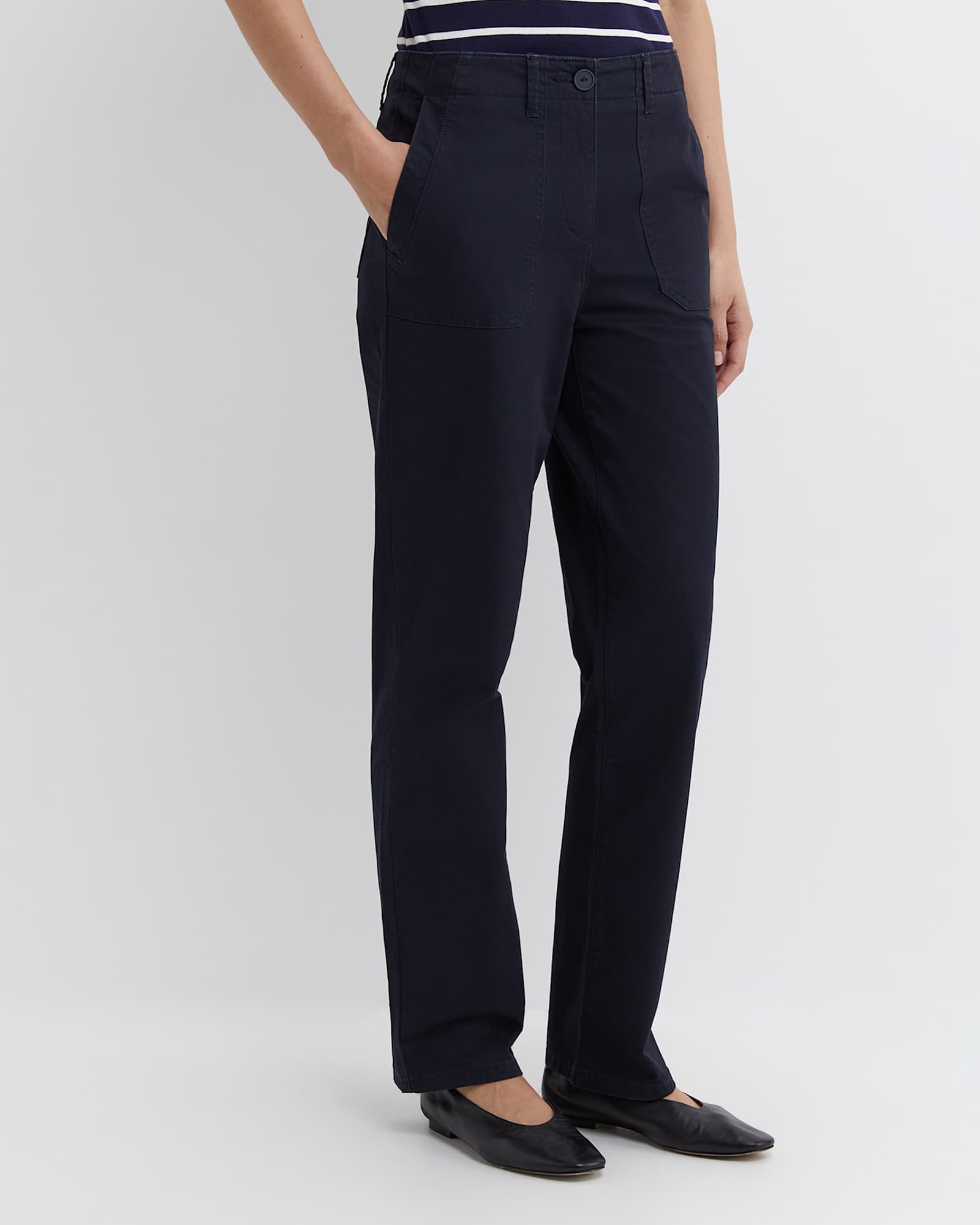 Laura Pocket Pant in CLASSIC NAVY