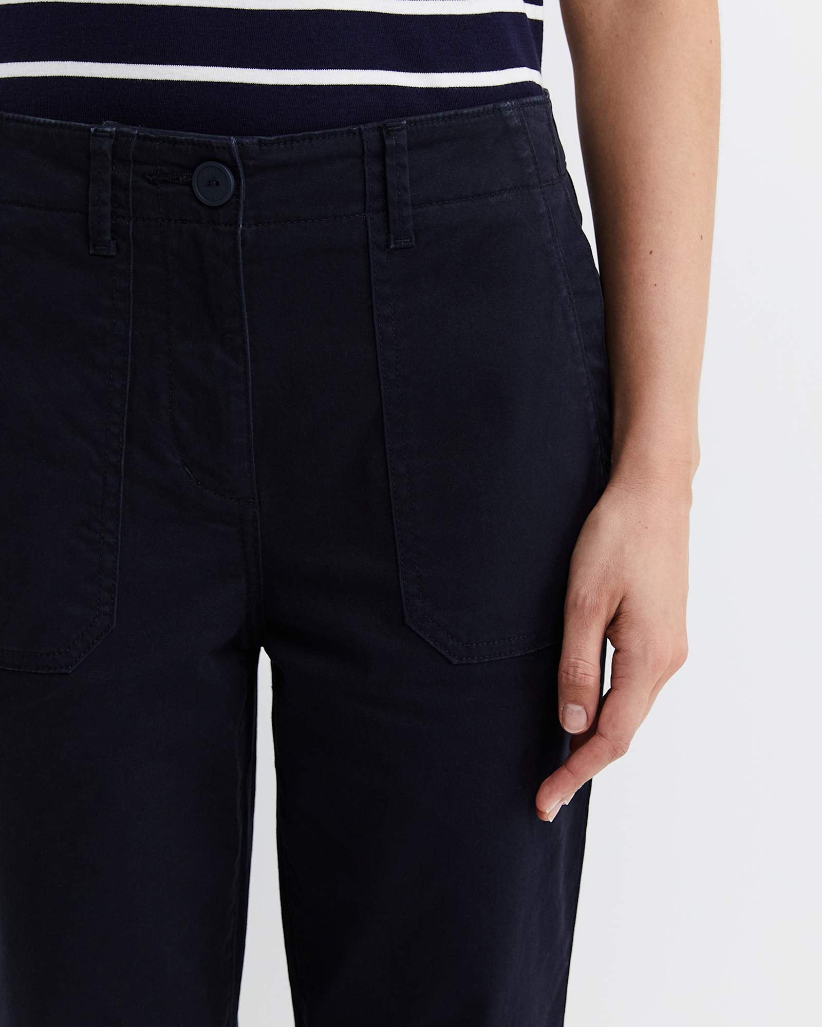Laura Pocket Pant in CLASSIC NAVY