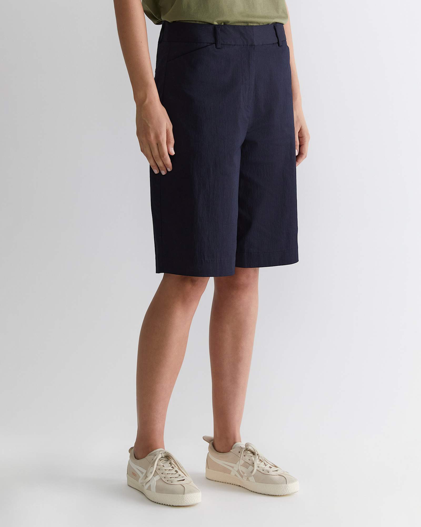 Evie Bermuda Short in CLASSIC NAVY