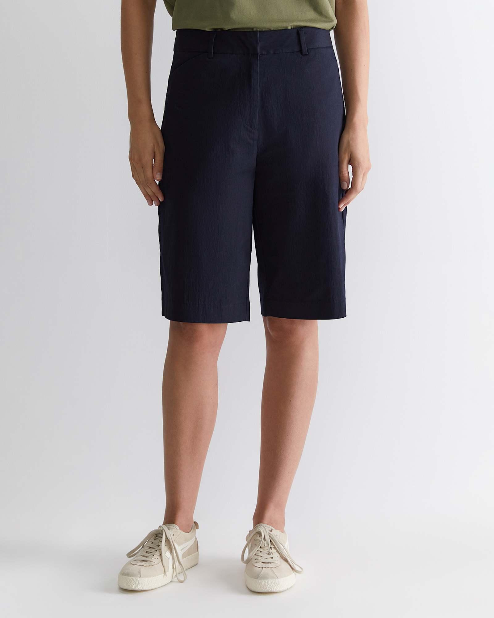 Evie Bermuda Short in CLASSIC NAVY