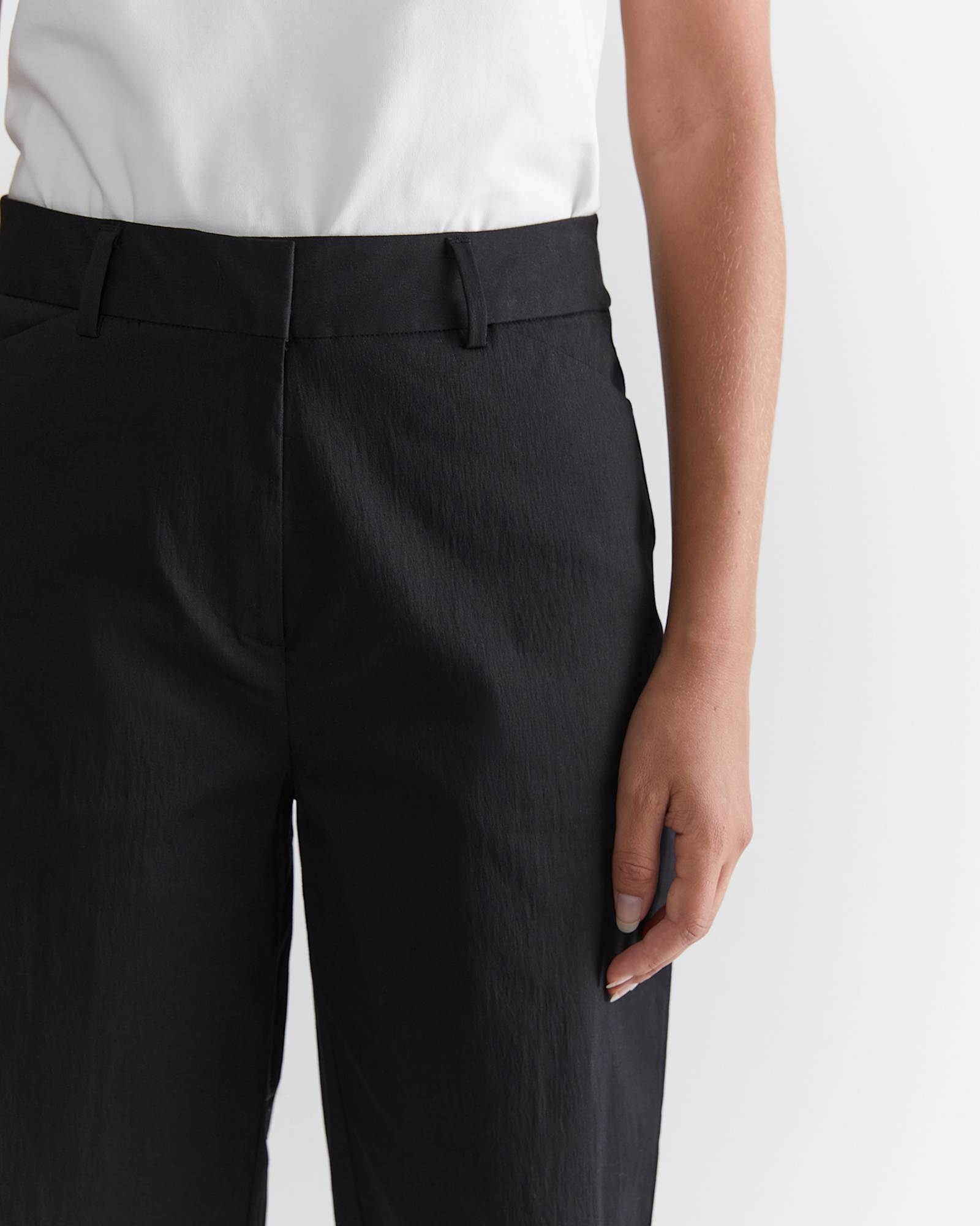 Evie Bermuda Short in BLACK