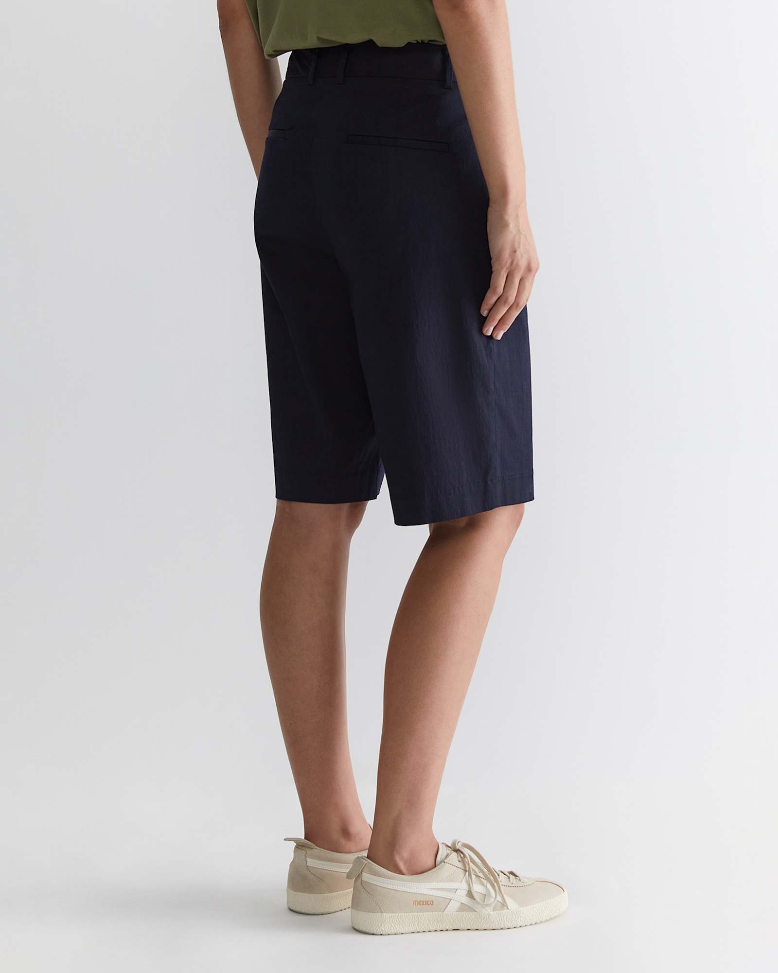 Evie Bermuda Short in CLASSIC NAVY