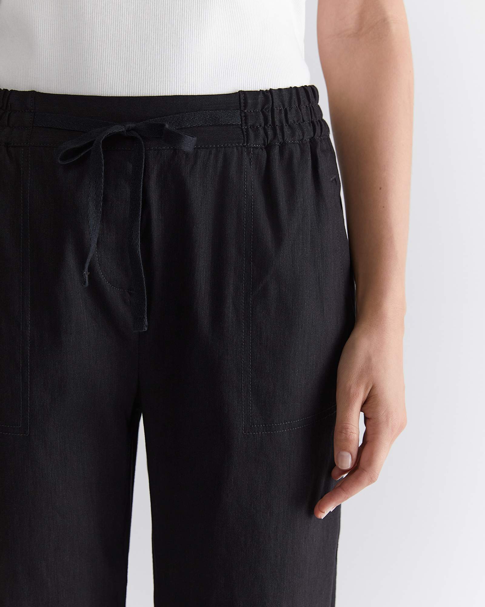 Rosa Crop Linen Pant in BLACK