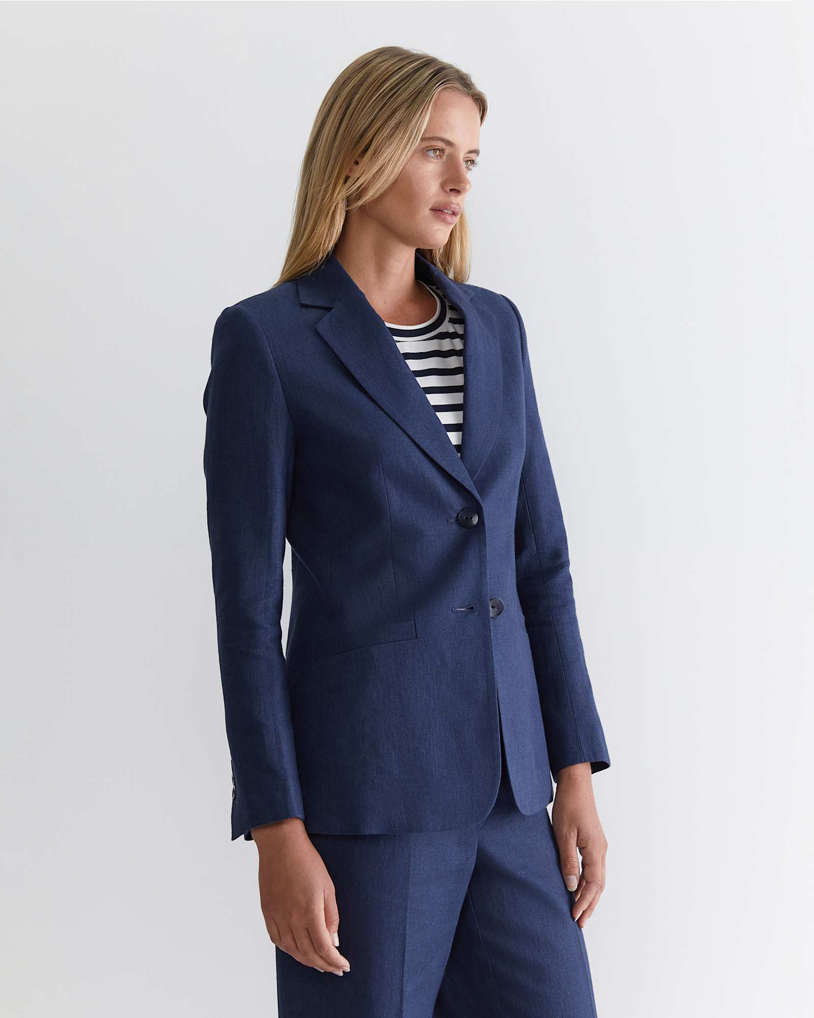 Freya Linen Blazer in NAVY