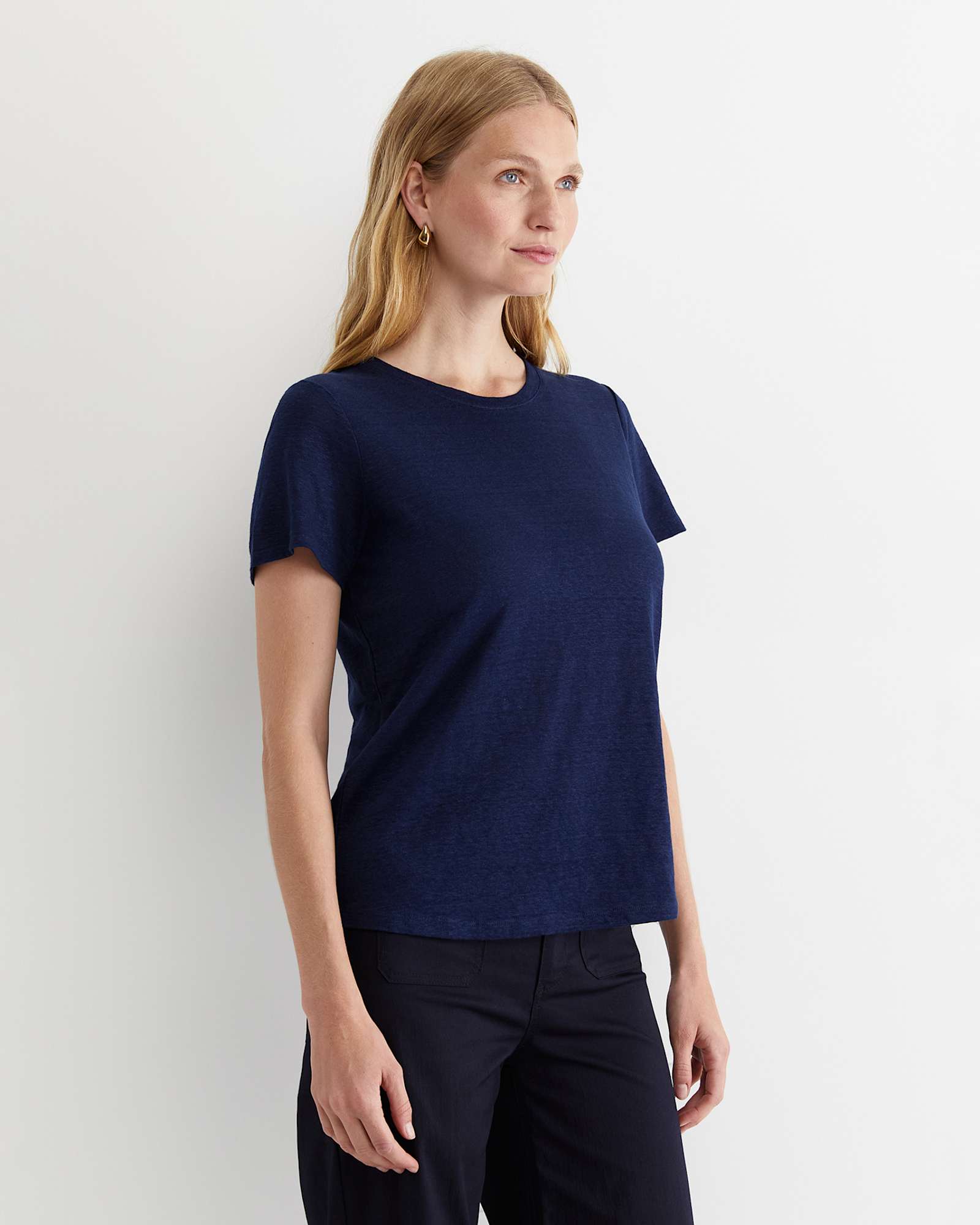 Tonia Crew Neck Linen Tee in NAVY