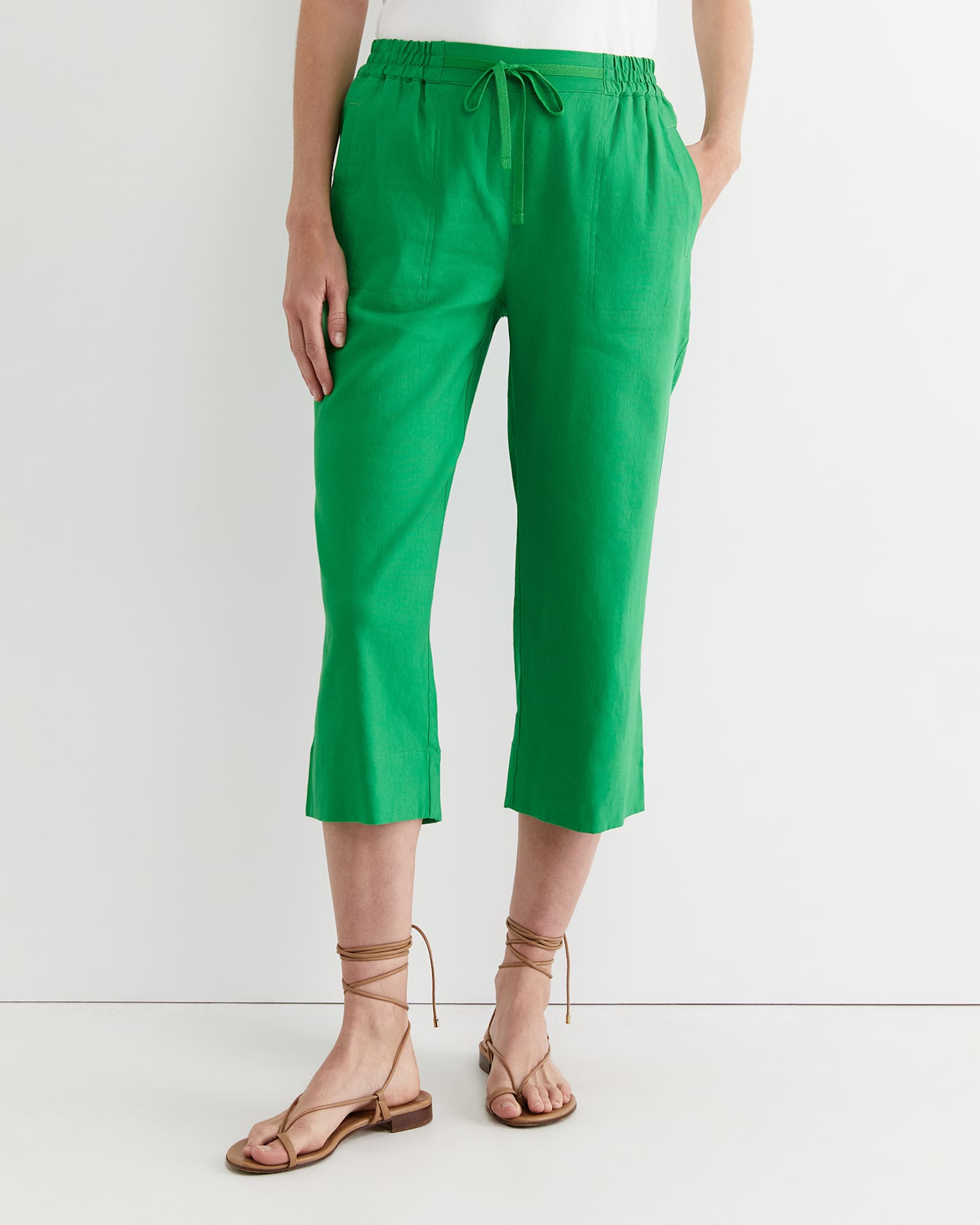 Rosa Crop Linen Pant in FERN