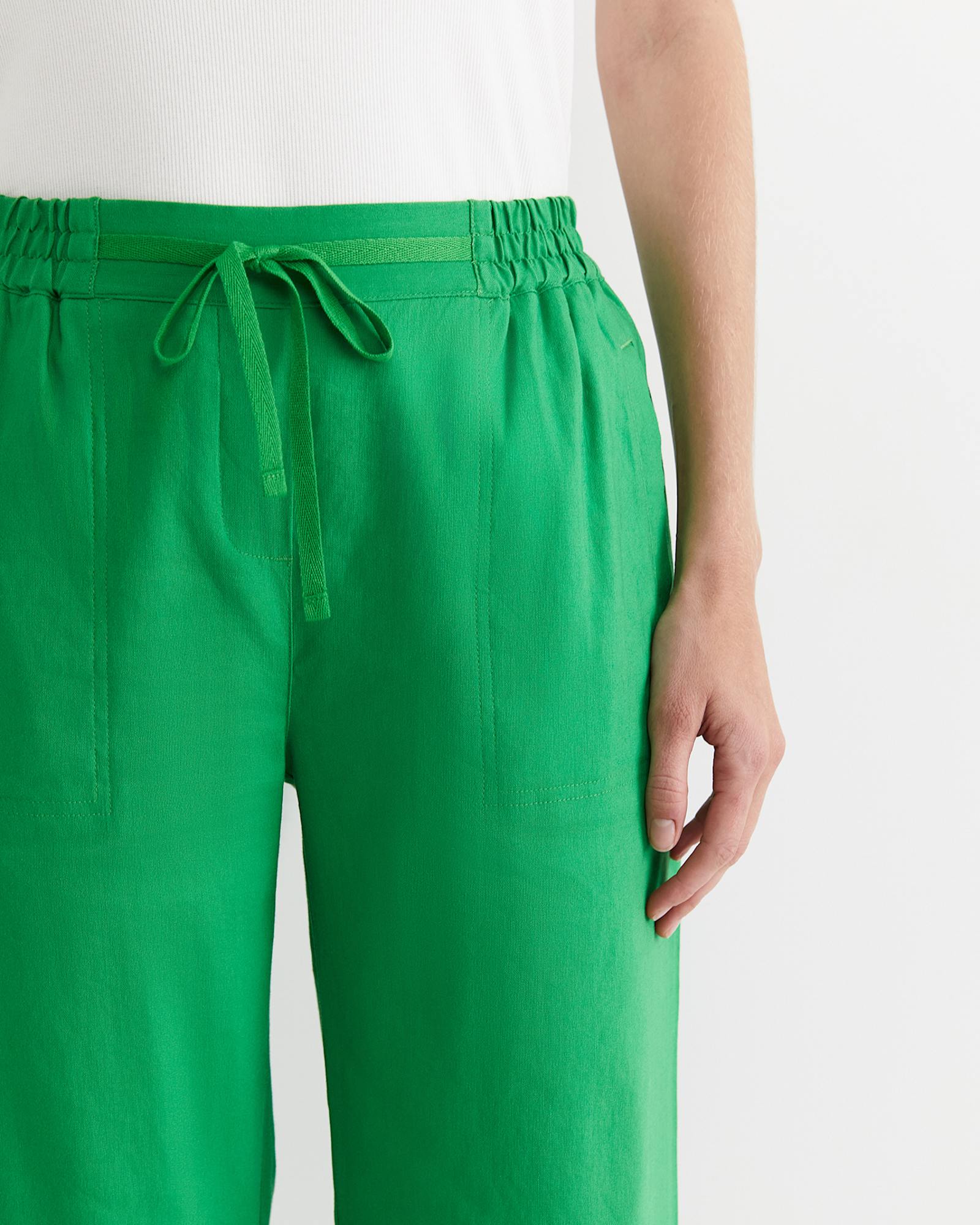 Rosa Crop Linen Pant in FERN