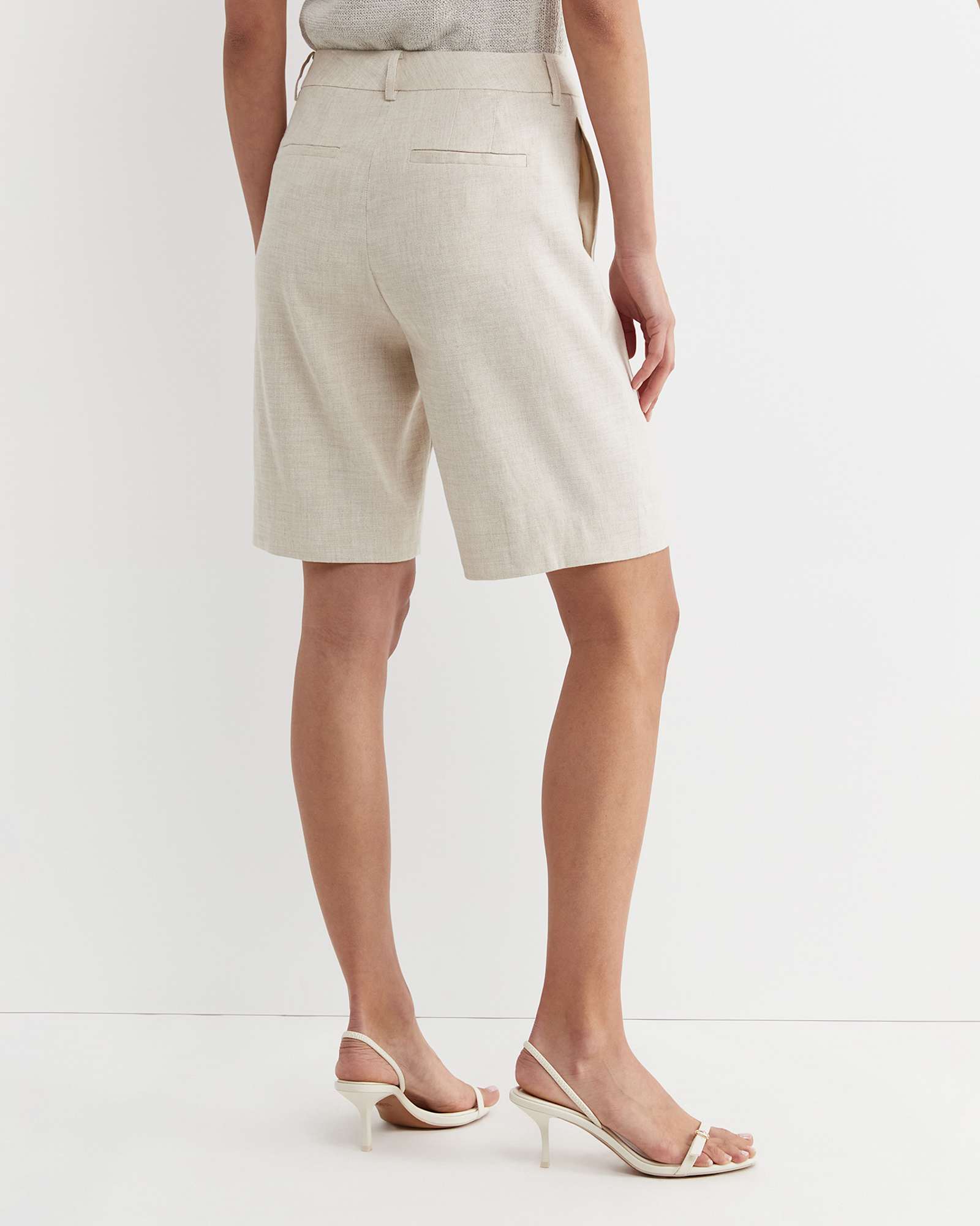 Lena Bermuda Linen Short in STRING