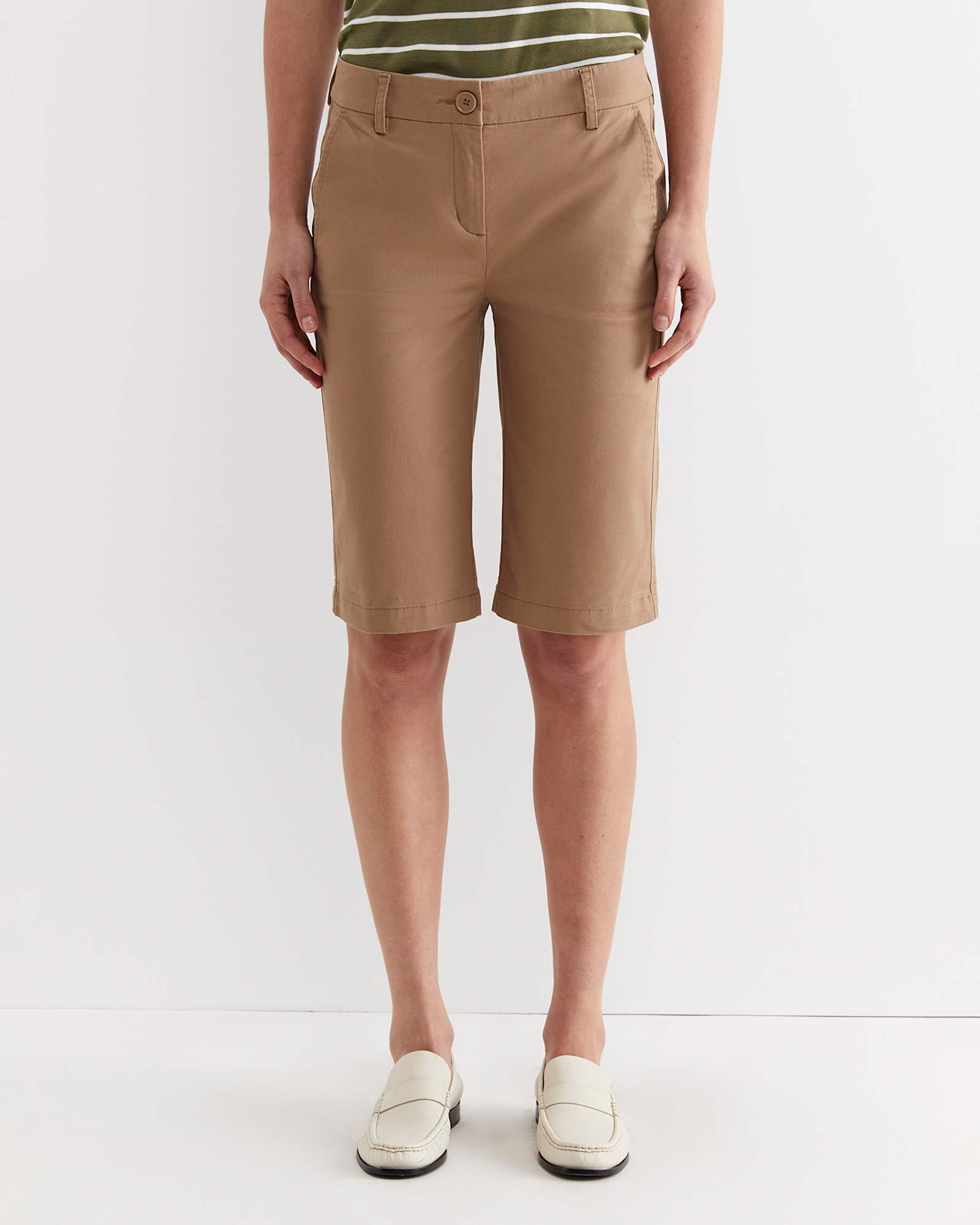 Laura Chino Short in TAN