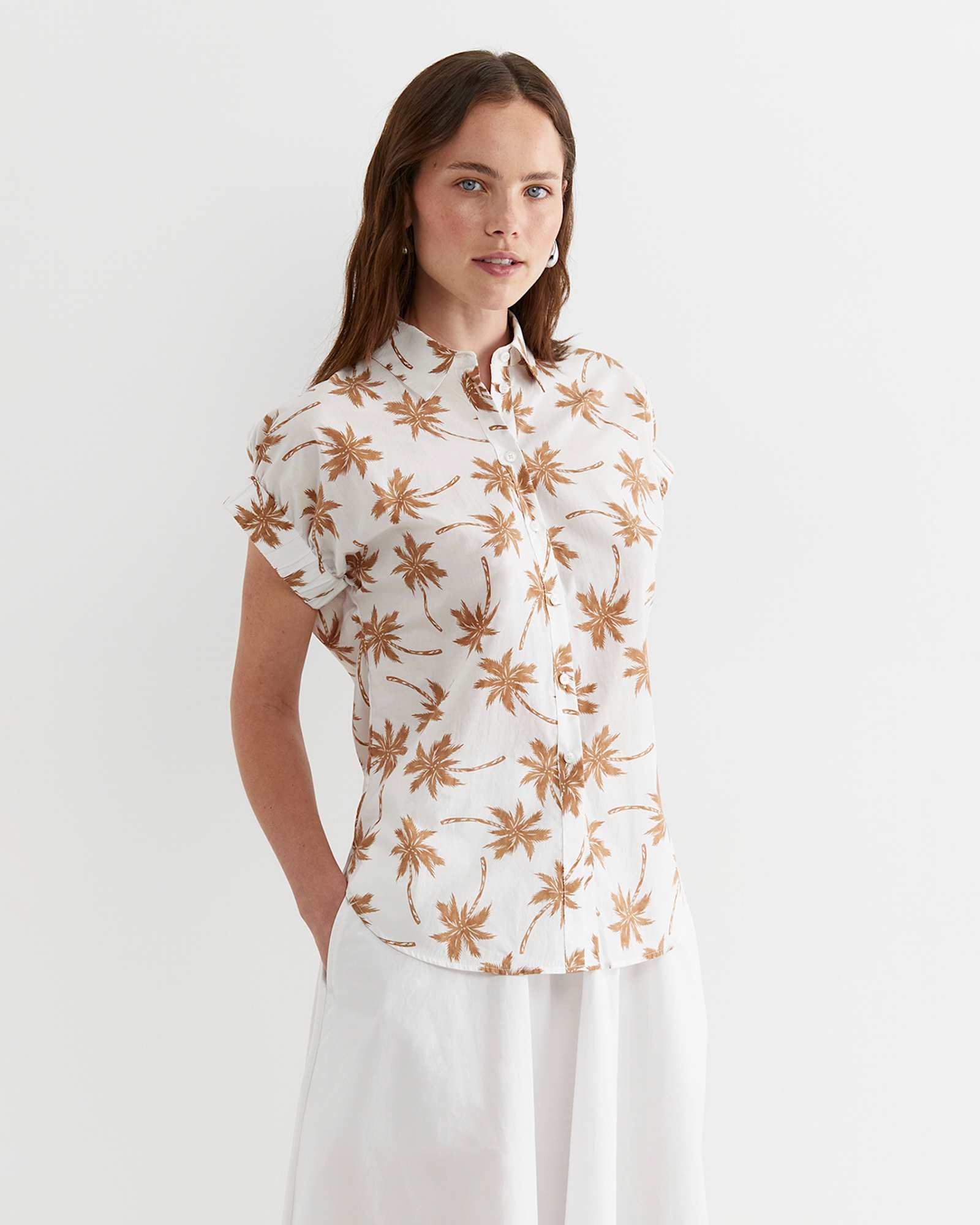 Palm Short Sleeve Lily Voile Shirt in TAN/WHITE