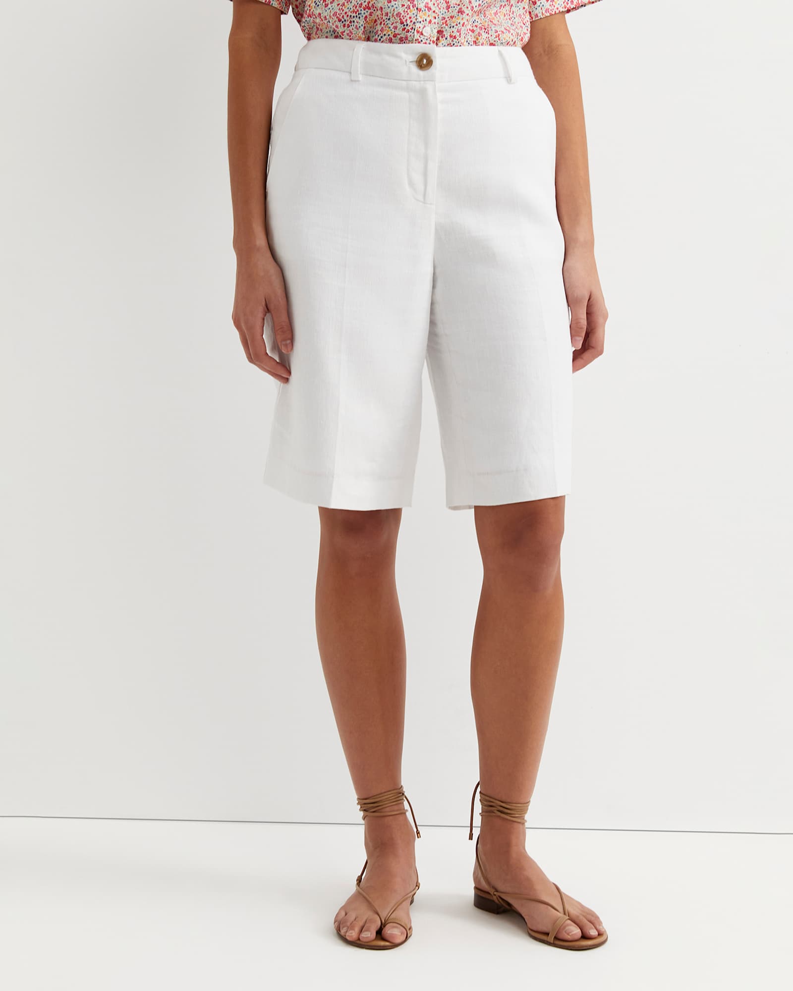 Freya Bermuda Linen Short in WHITE