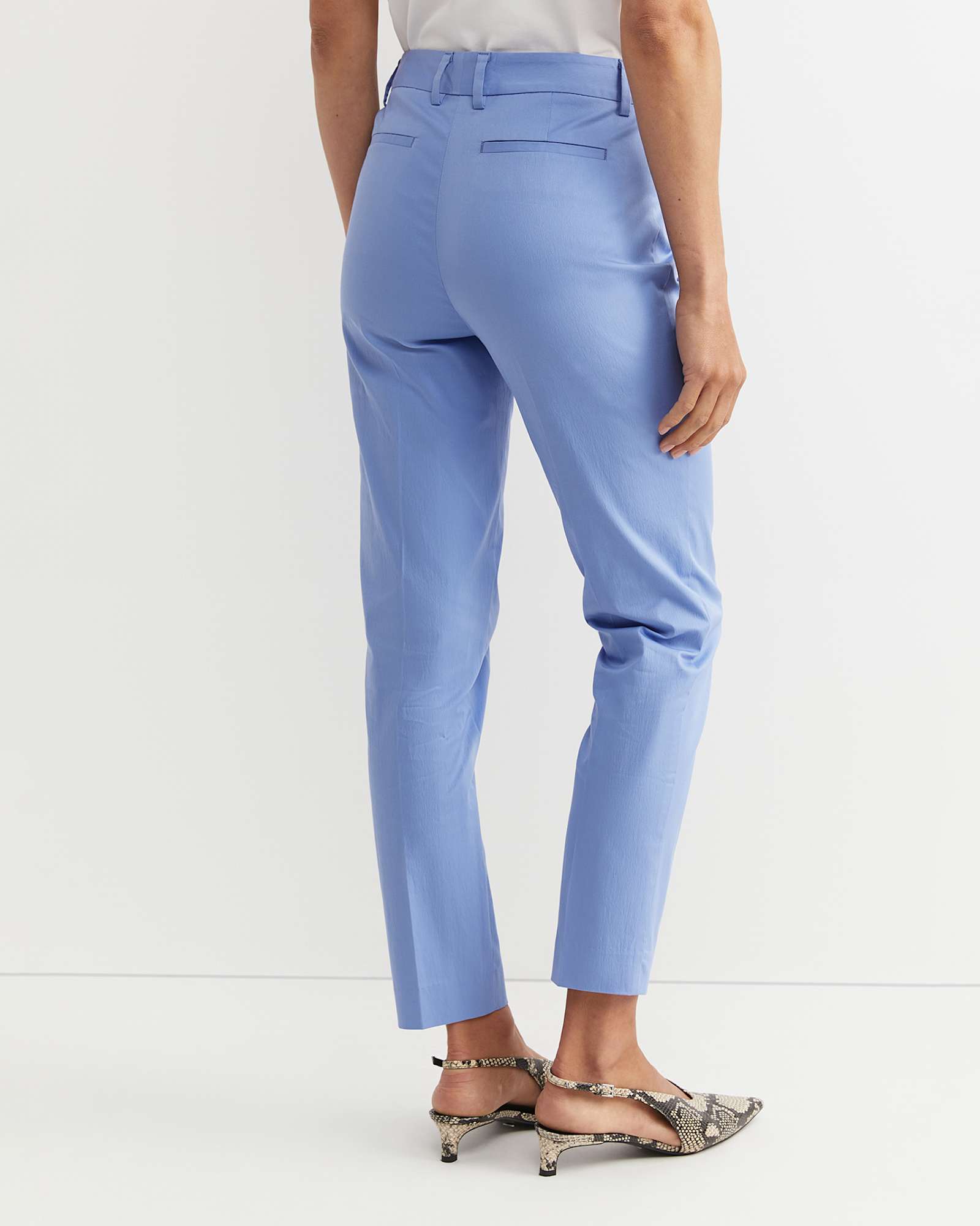 Evie Capri Pant in BELLE BLUE