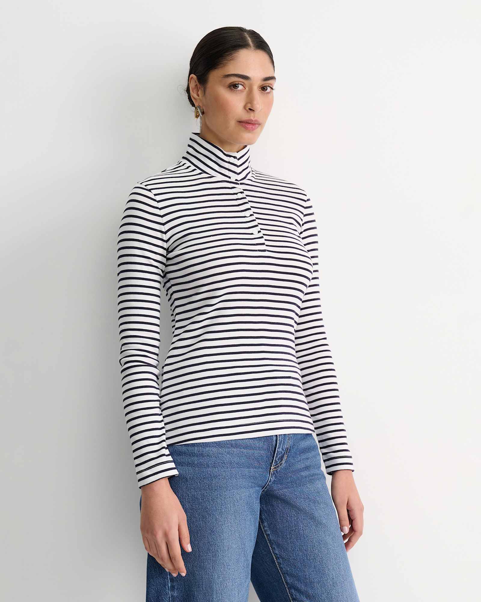 Lucy Snap Funnel Neck Top in WHITE/NAVY