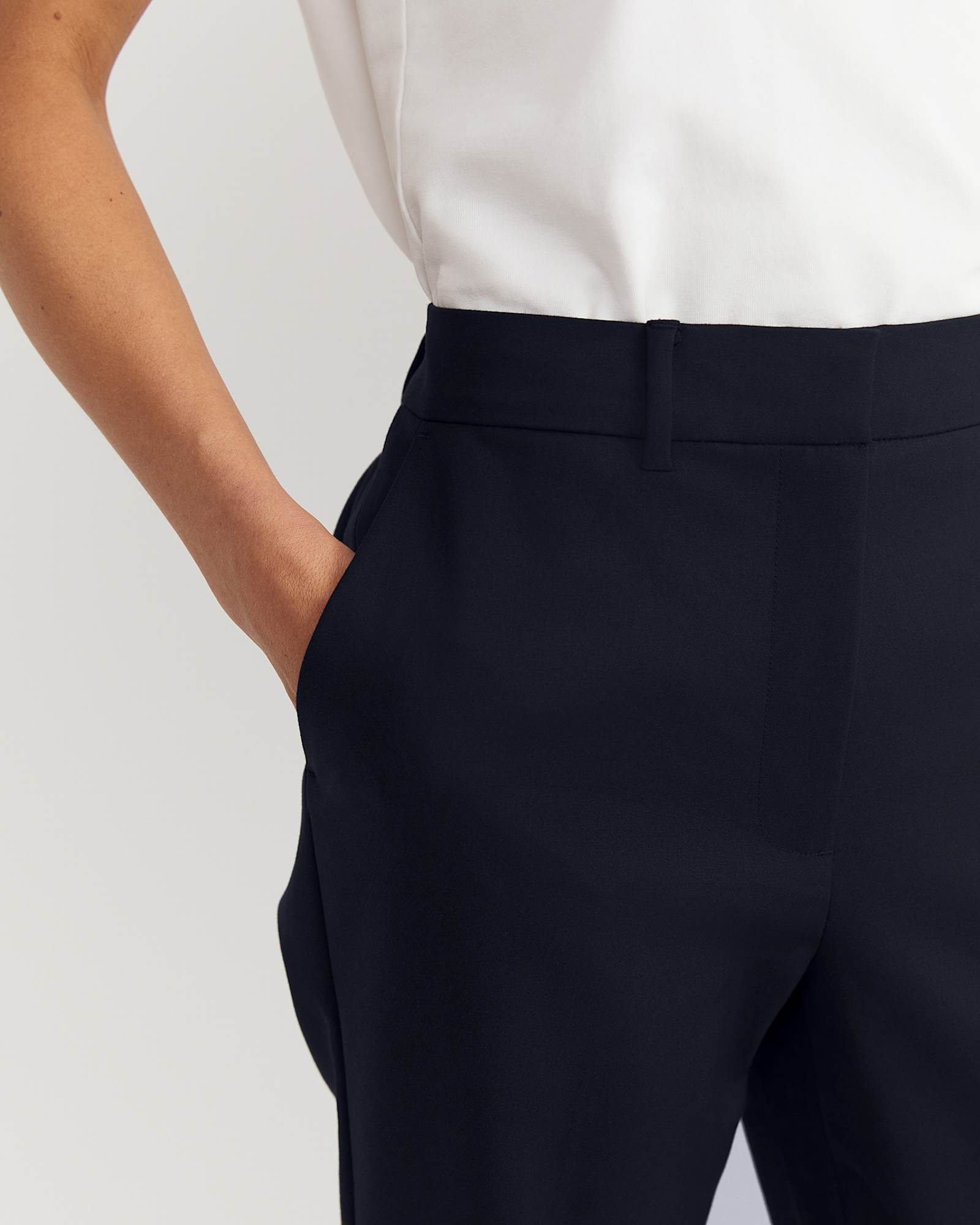 Yvette Straight Pant in NAVY