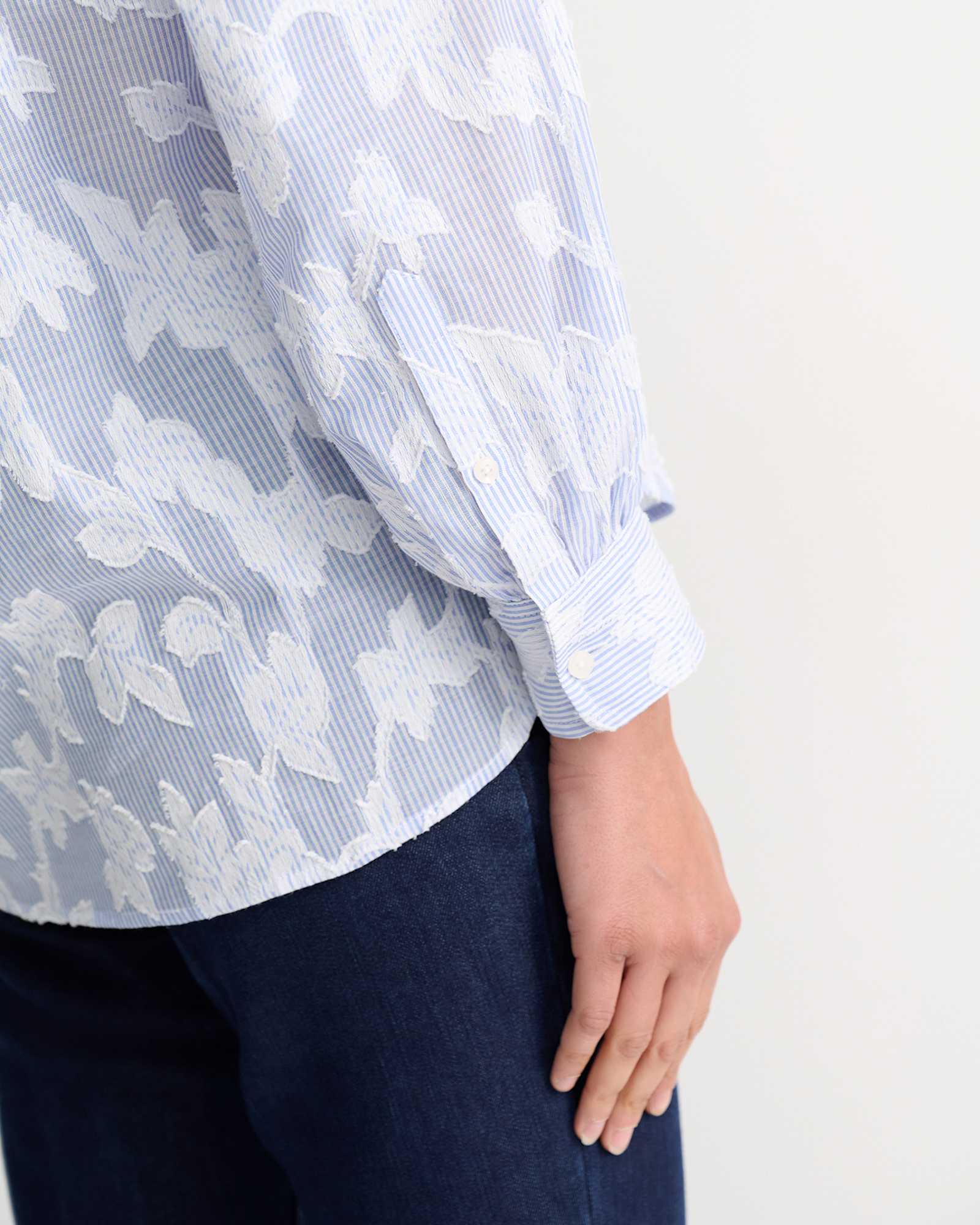 Sedonia Clip Back Shirt in WHITE/BLUE