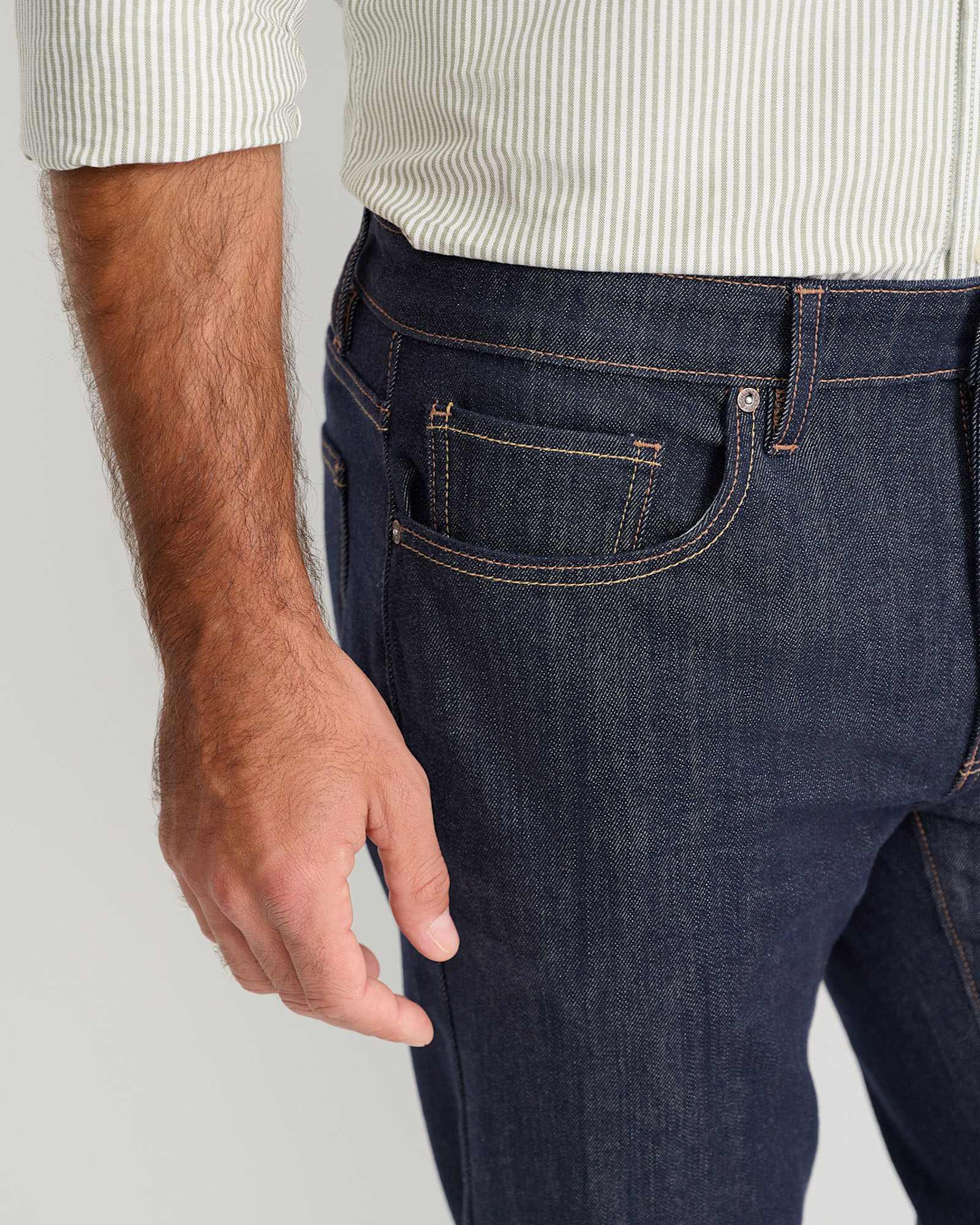 William Straight Leg Jean in RAW WASH