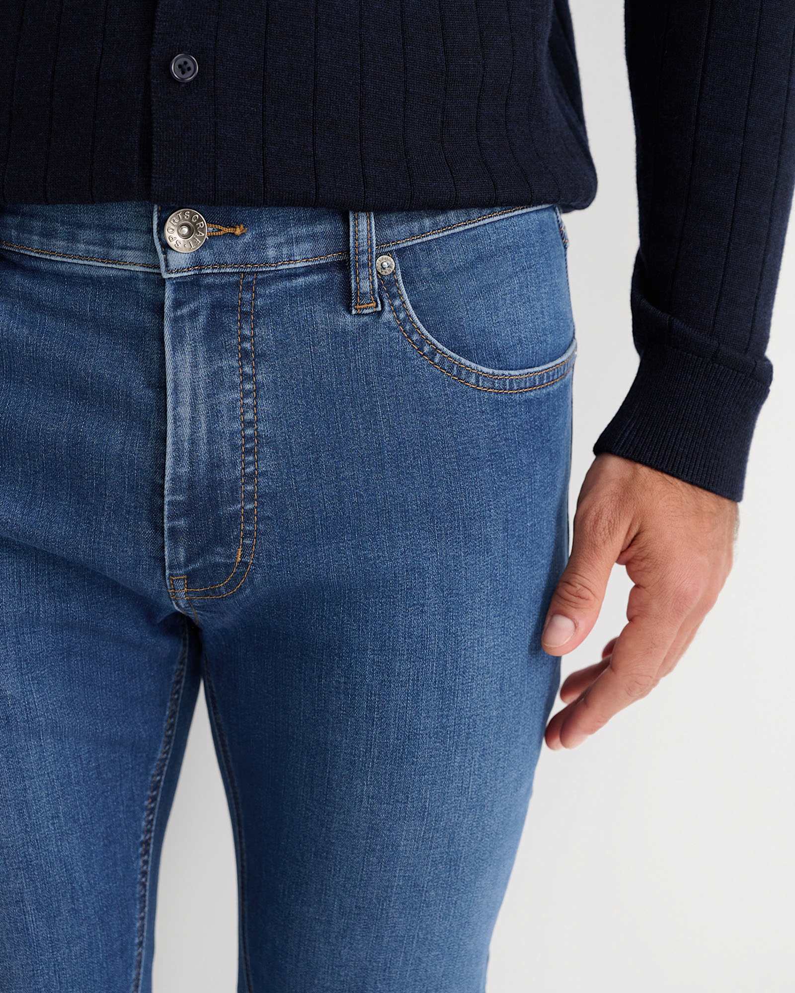 William Straight Leg Jean in INDIGO WASH