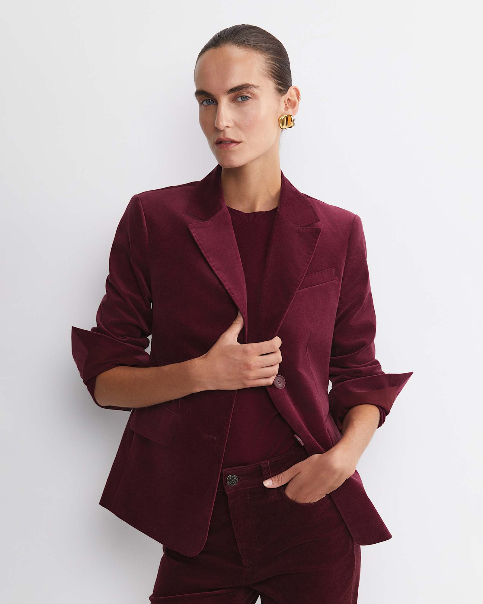 Valentina Single Breasted Velvet Blazer in WINE
