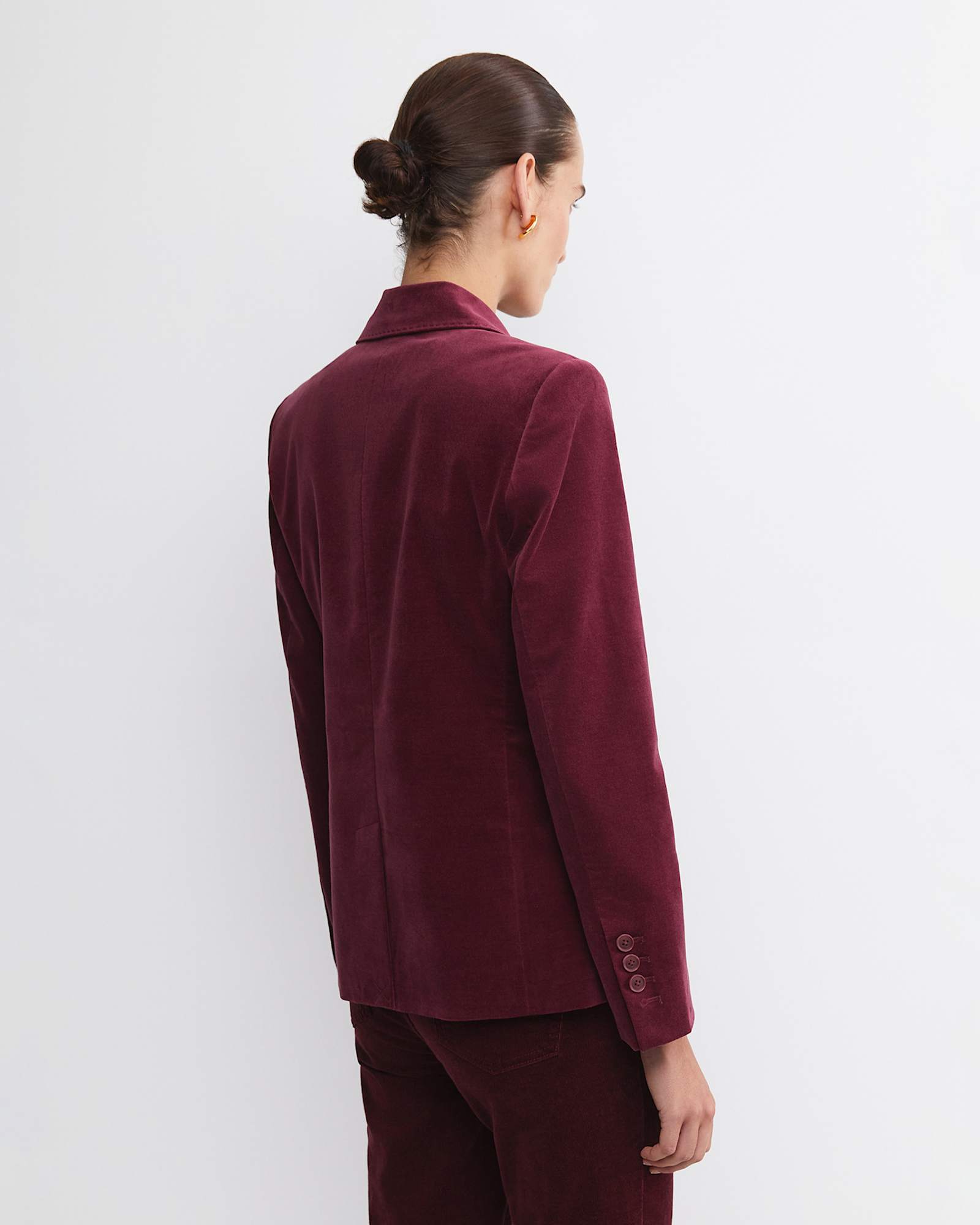 Valentina Single Breasted Velvet Blazer in WINE