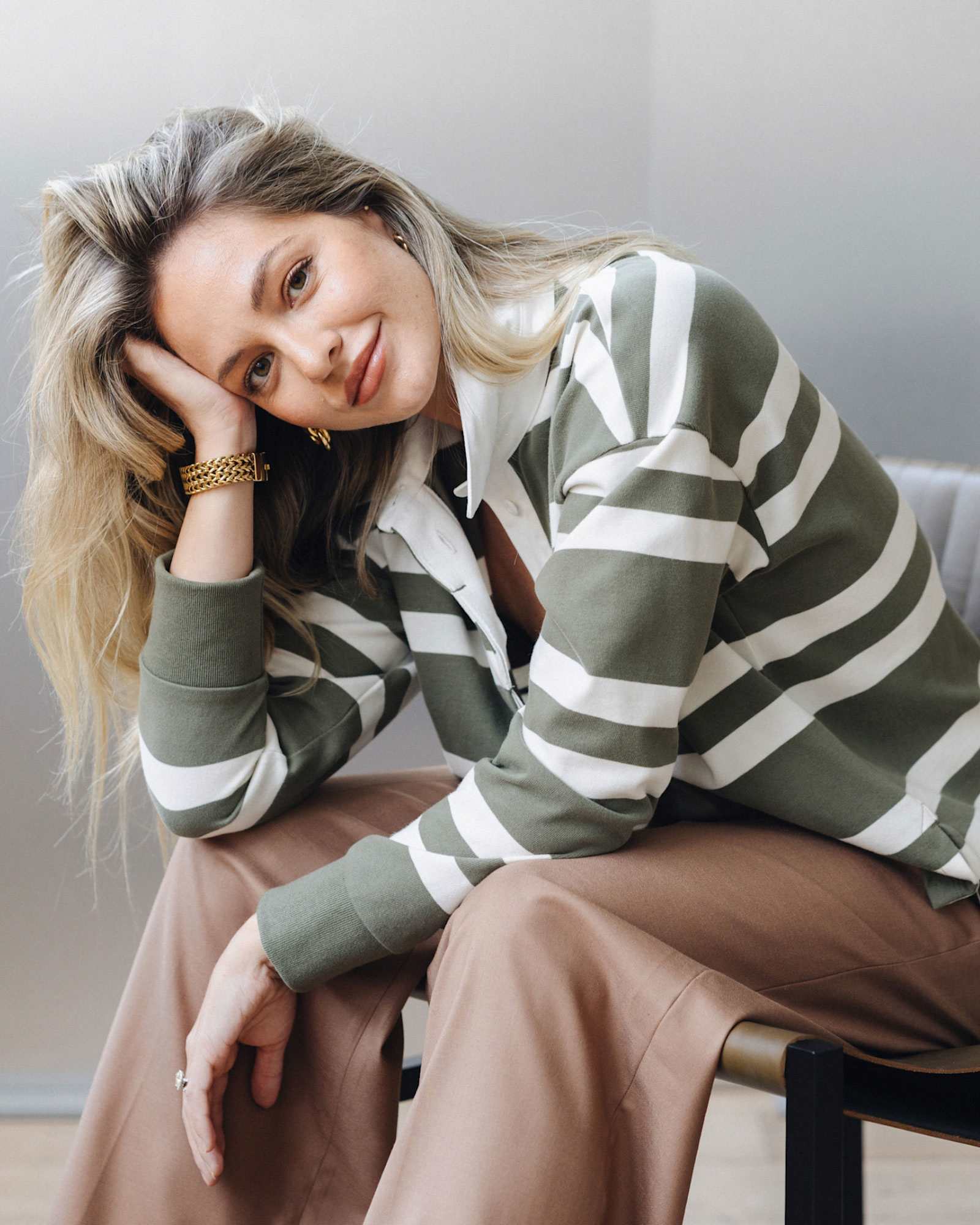 Jane Cropped Rugby Shirt in KHAKI/WHITE
